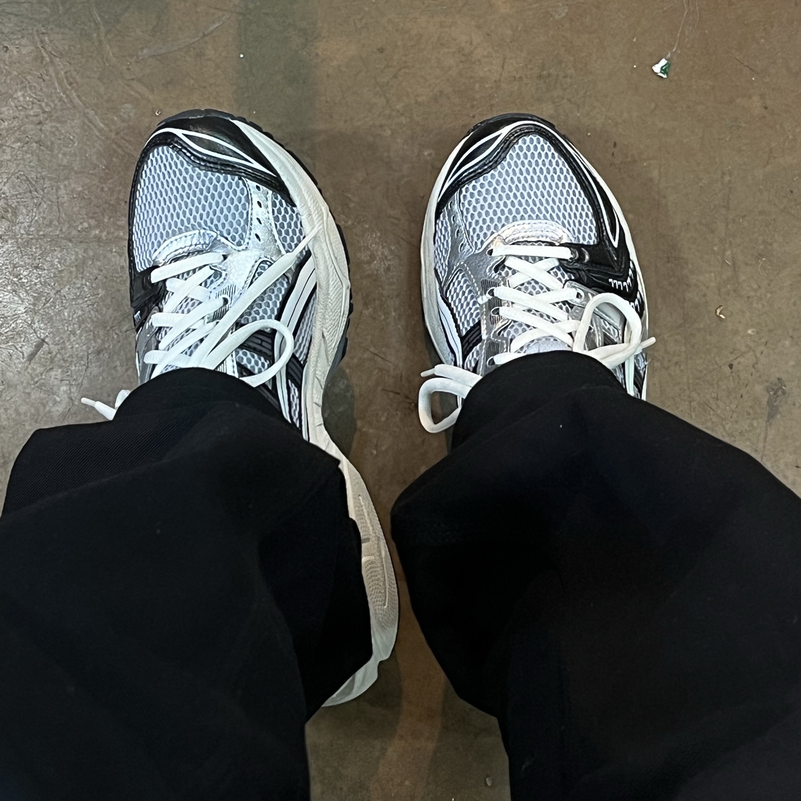 Asics Gel-Kayano 14 Black Glacier Grey 착용 스타일