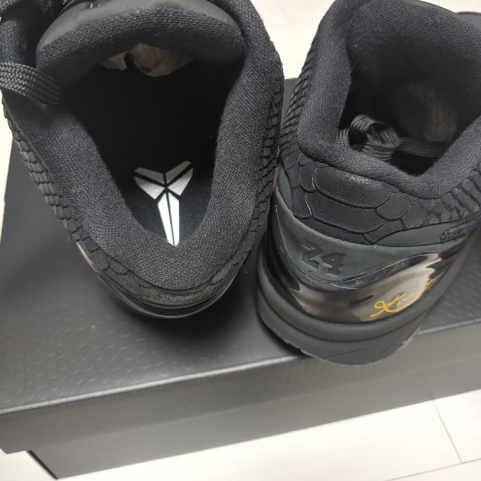 Nike Kobe 4 Protro Black University Gold 착용 스타일 - 4
