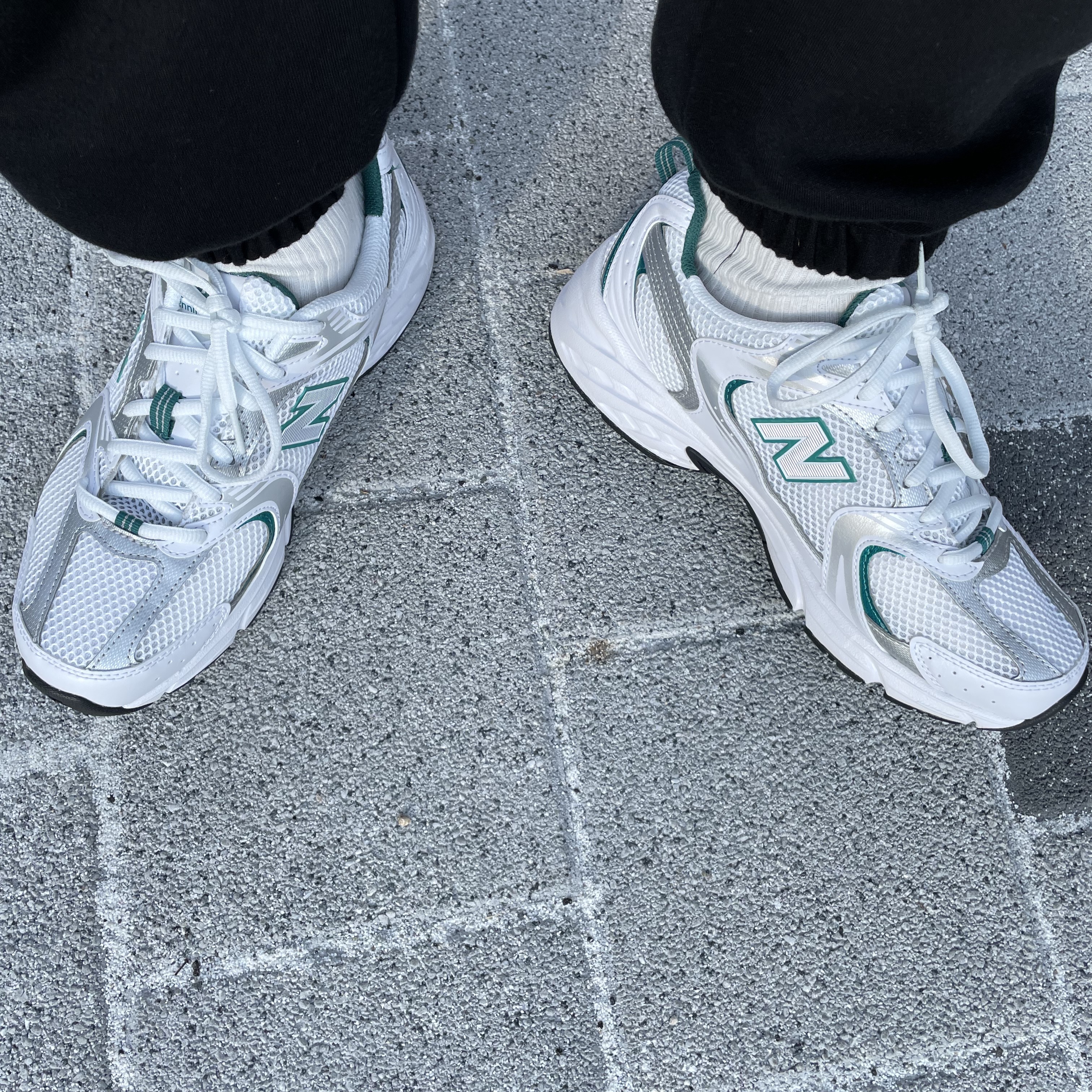 New Balance 530 White Mint 착용 스타일