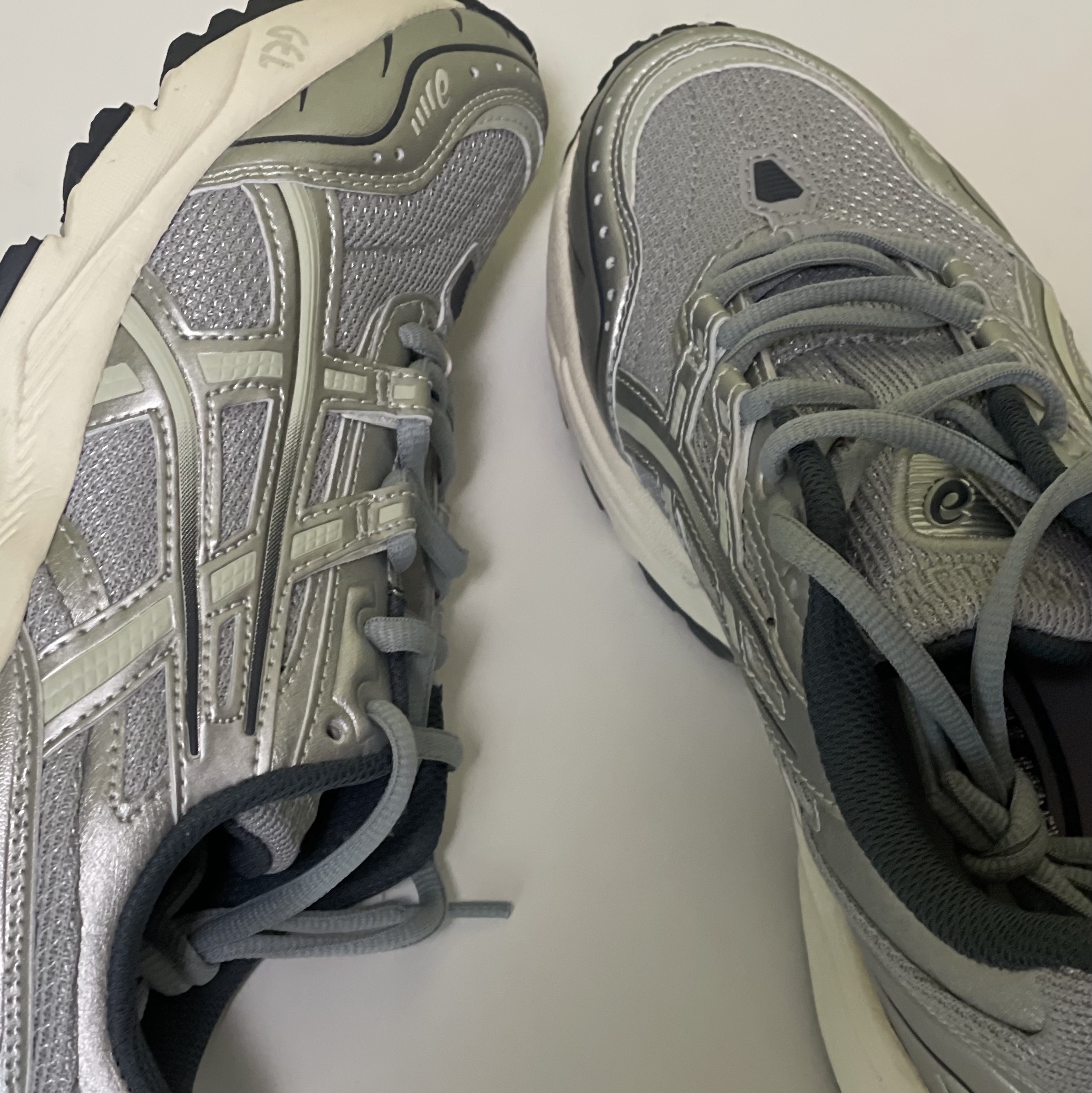 Asics Gel-1090 Piedmont Grey 착용 스타일 - 2