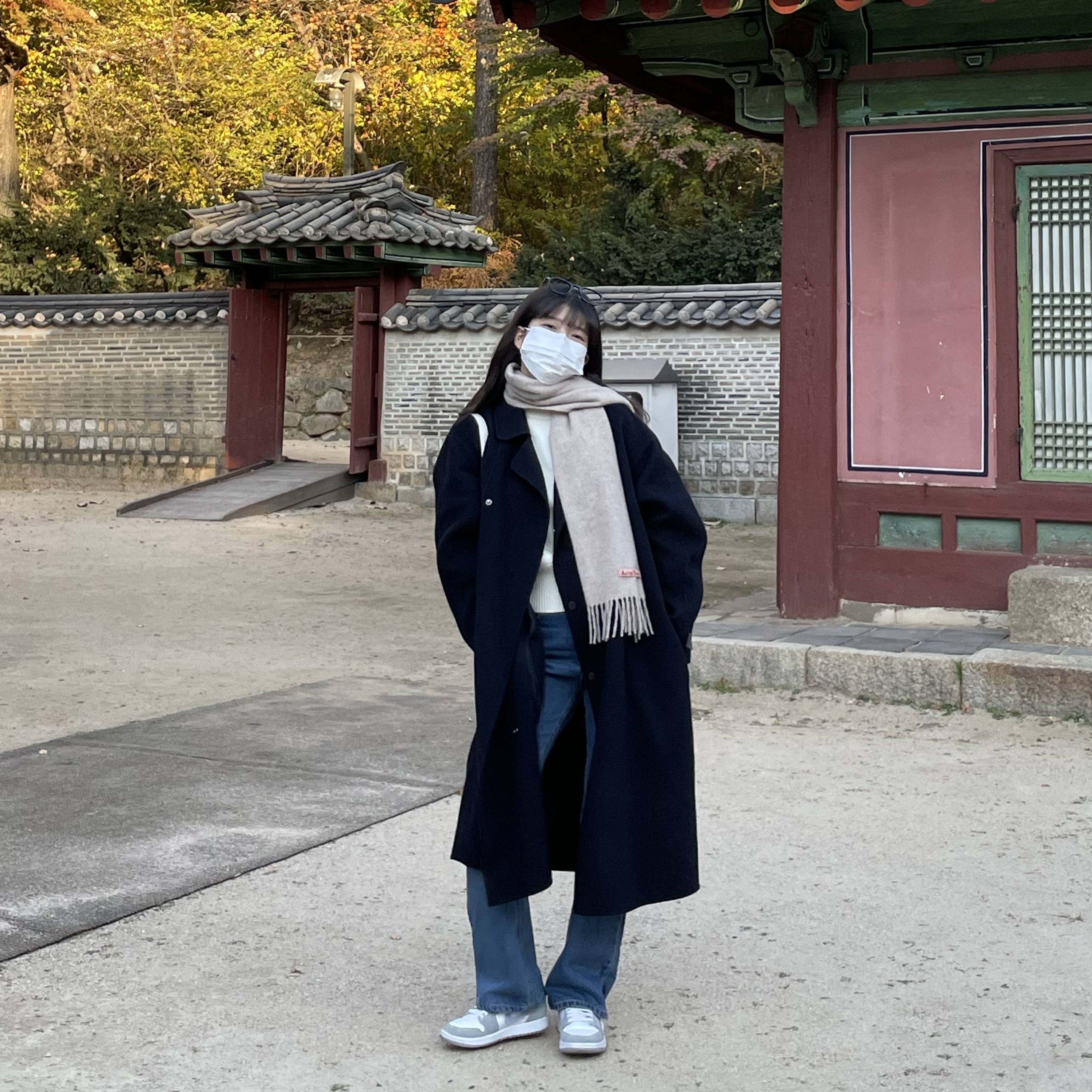 (W) Jordan 1 Mid Wolf Grey, Acne Studios Narrow Wool Fringe Muffler Oatmeal Melange 착용 스타일 - 2