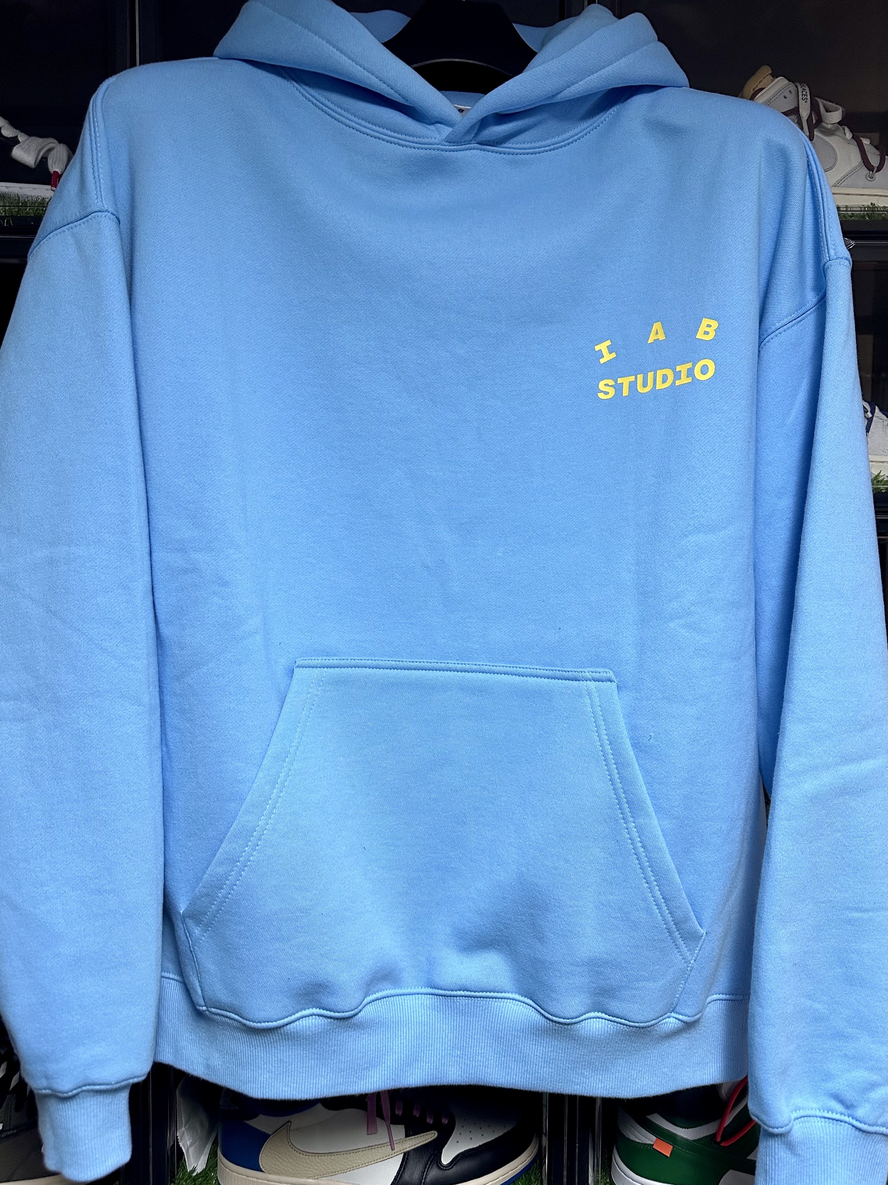 IAB Studio Hoodie Sky Blue Lemon 착용 스타일 - 1