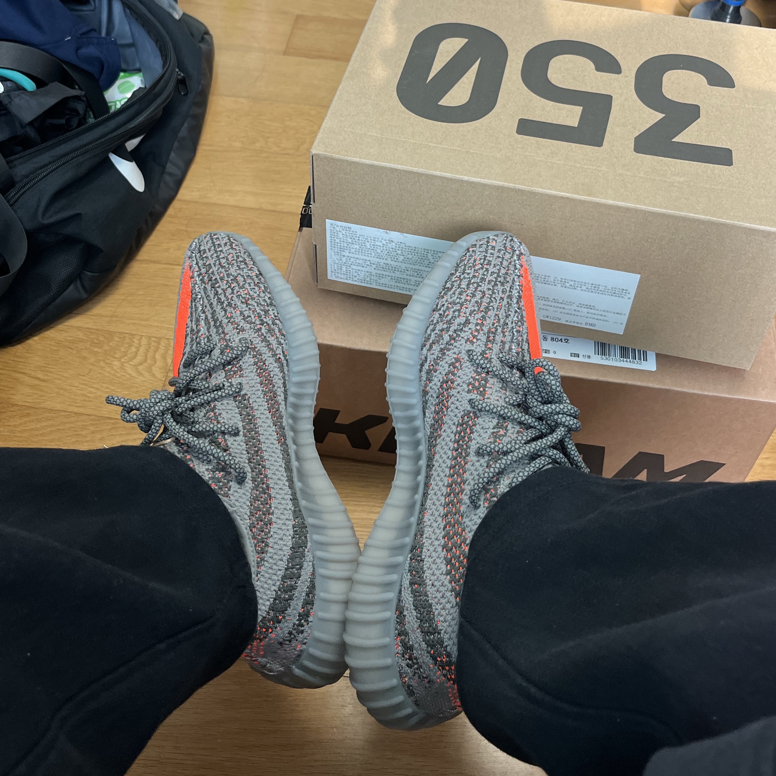 Adidas Yeezy Boost 350 V2 Beluga - Reflective 착용 스타일 - 3