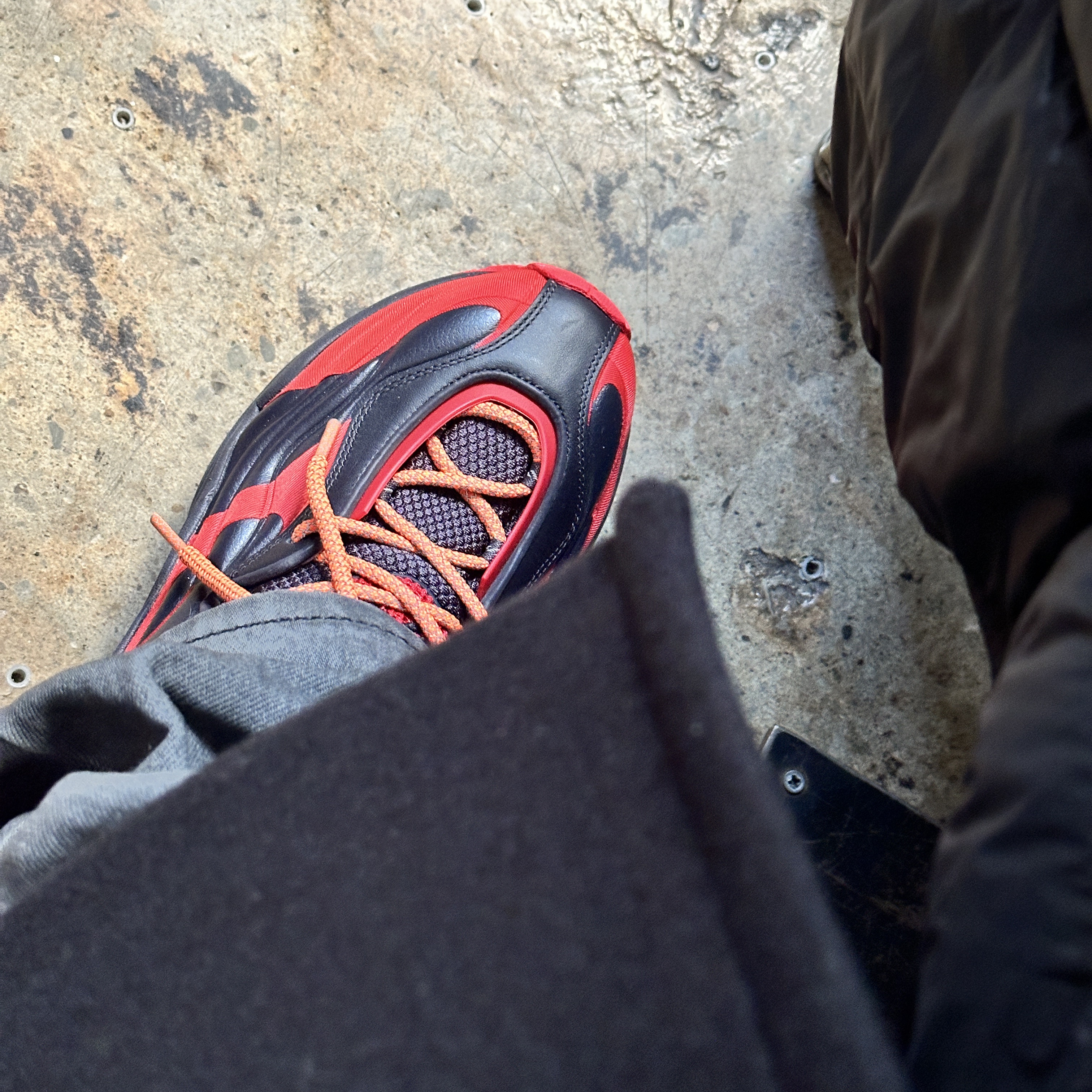 Reebok x Kanghyuk DMX Run 6 Modern Red Black 착용 스타일