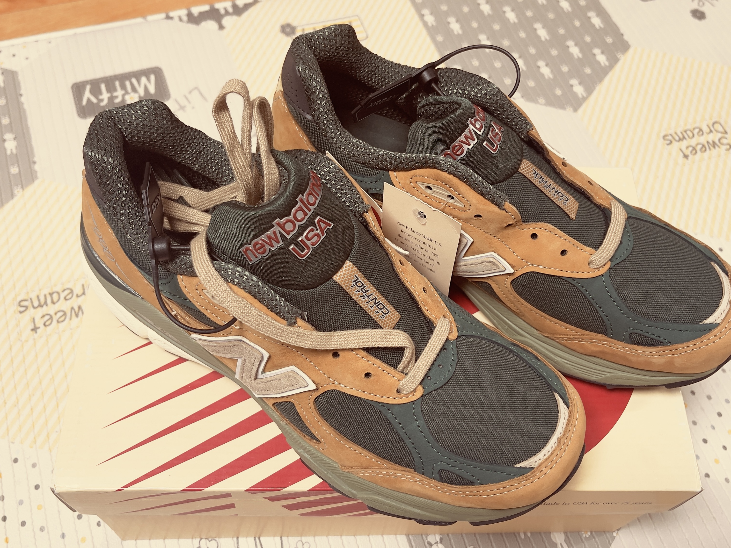 뉴발란스 990v3 메이드 인 USA 탄 그린 착용 스타일 - 2