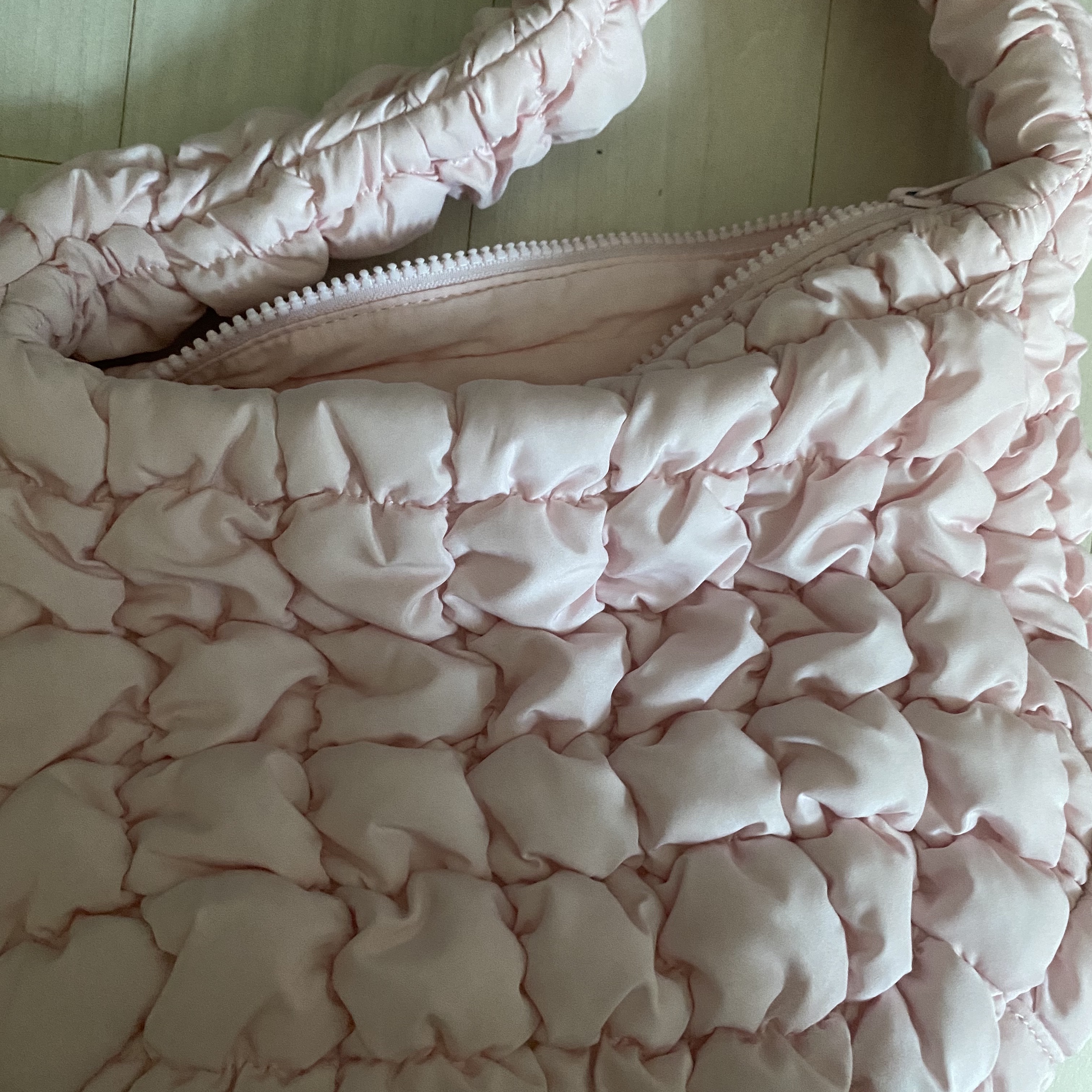 COS Quilted Mini Bag Pink 착용 스타일
