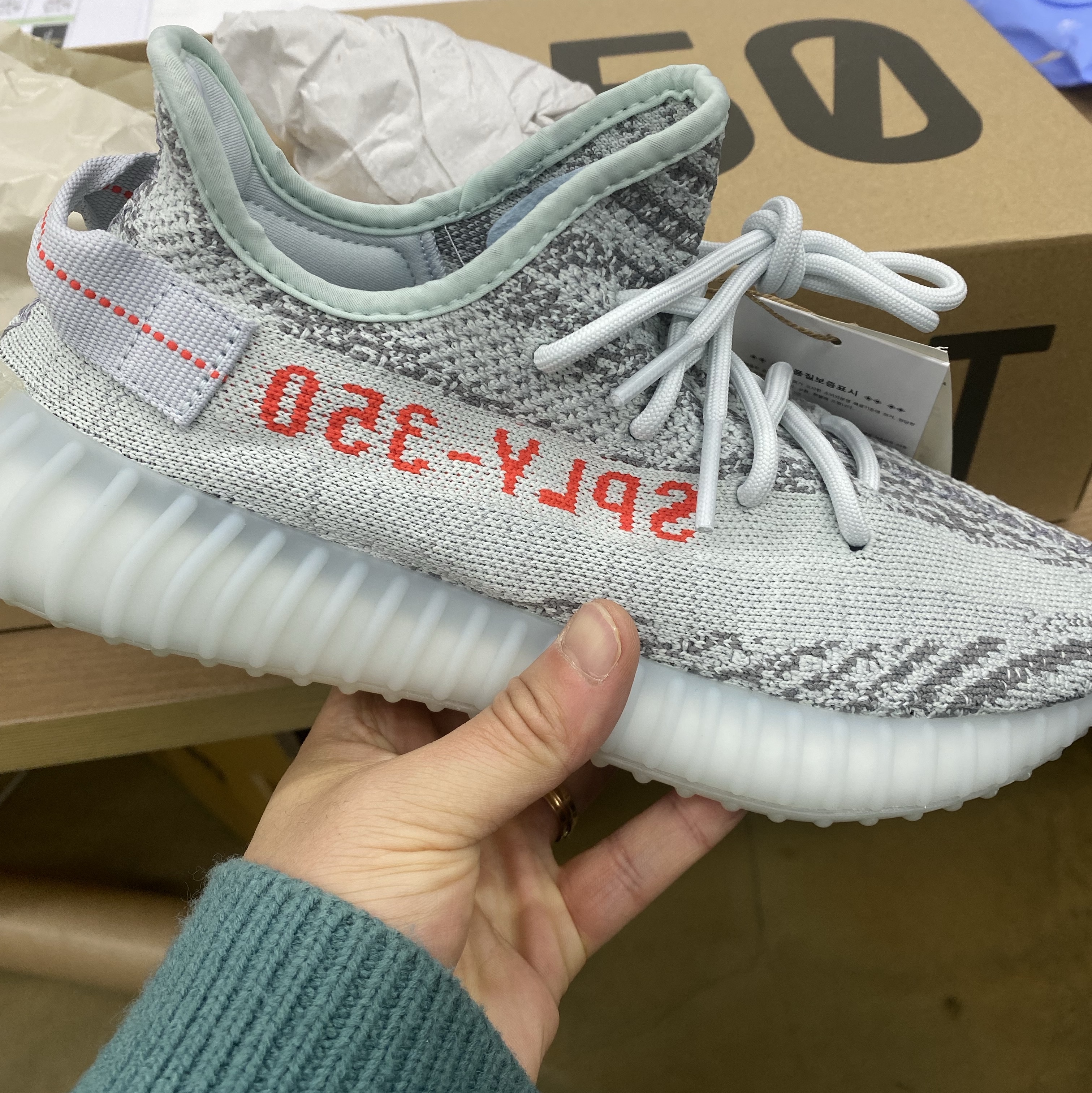 Adidas Yeezy Boost 350 V2 Blue Tint 2021/2022/2023 착용 스타일