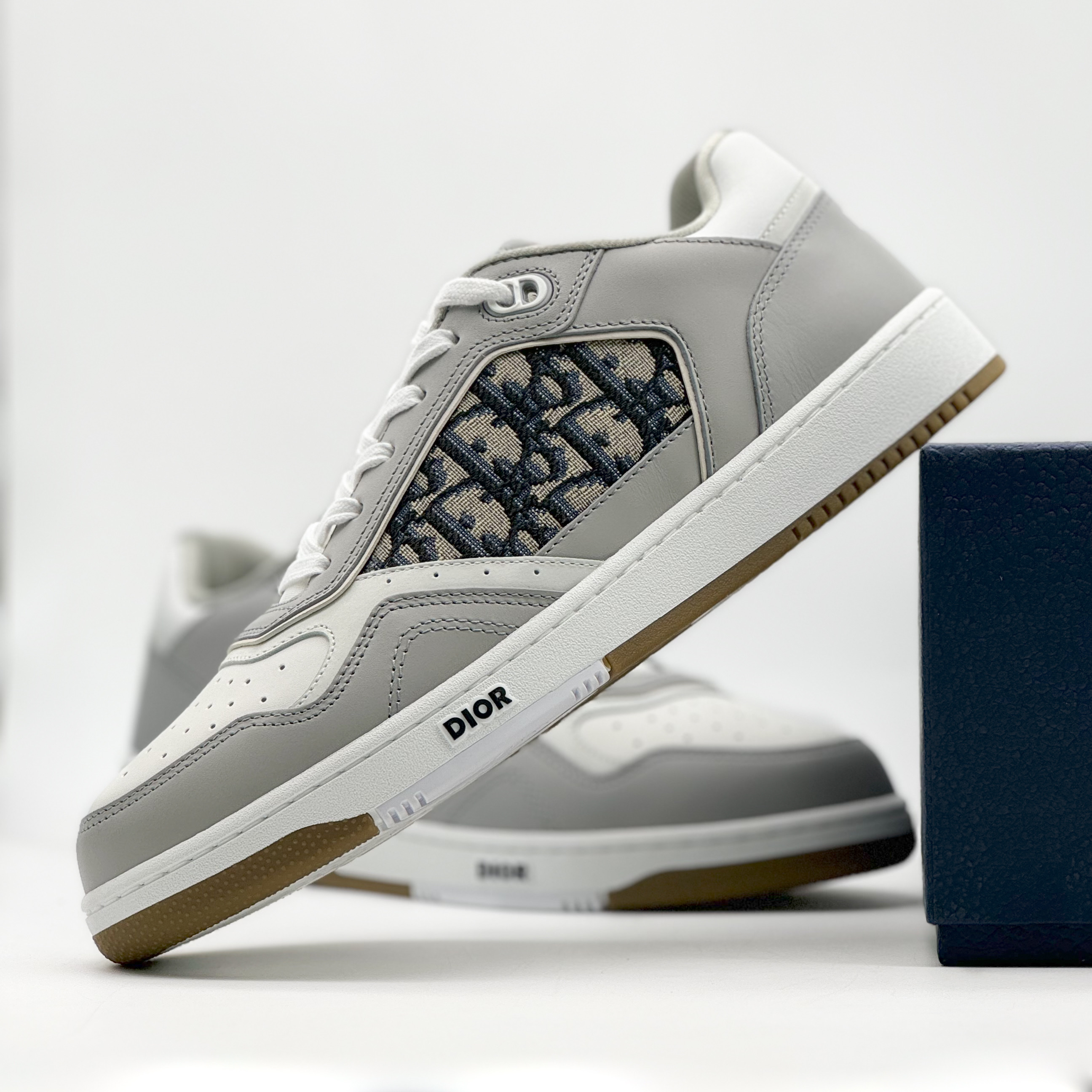 Dior B27 Low-Top Sneakers Gray 착용 스타일 - 6