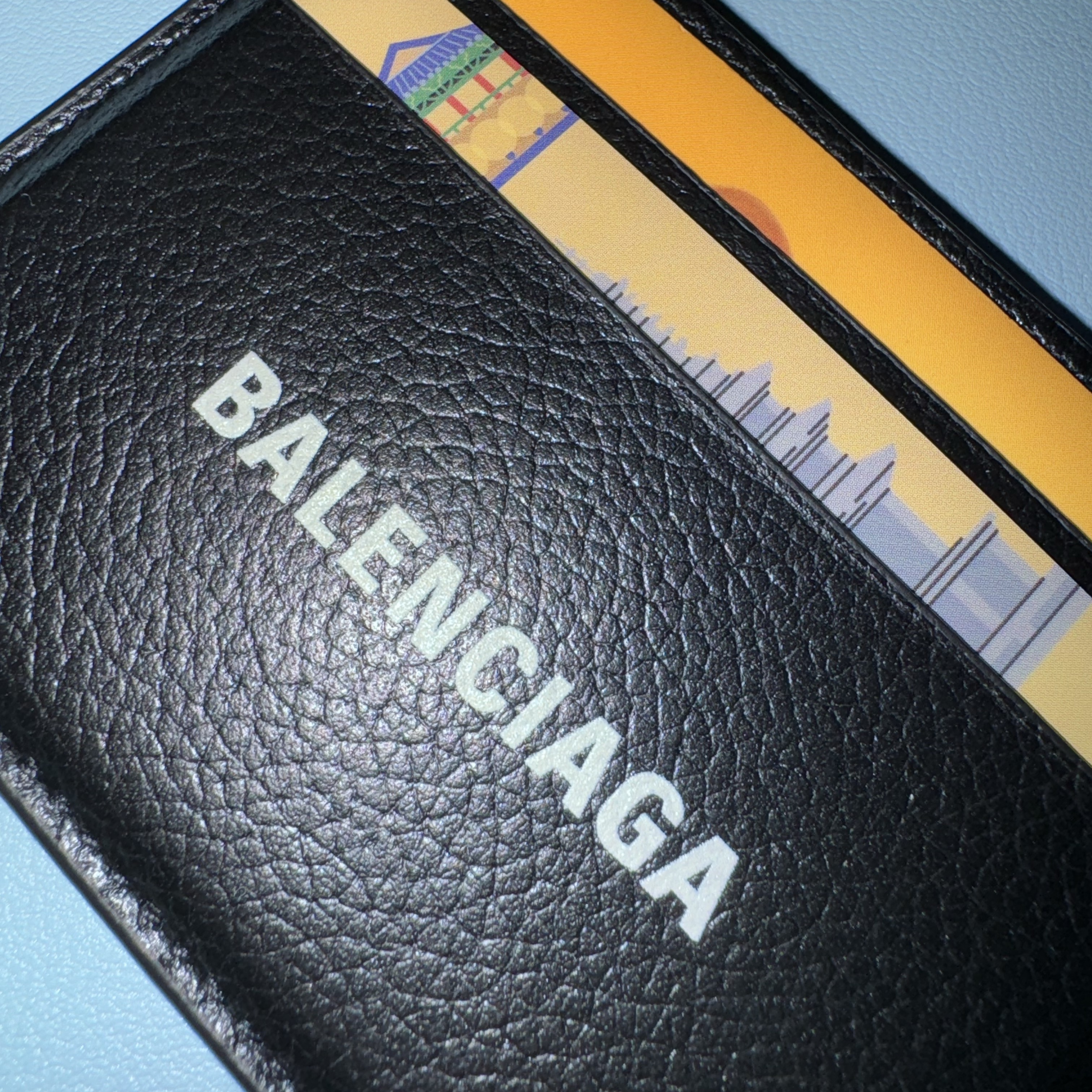 Balenciaga Cash Card Holder Black 착용 스타일