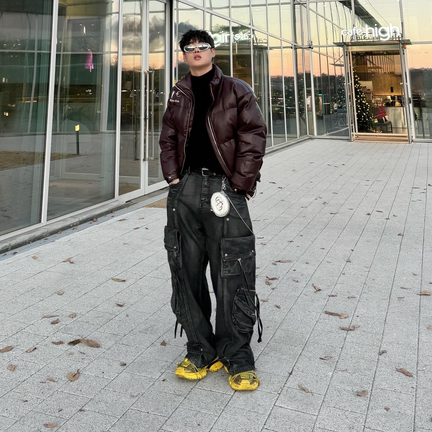 Thug Club Leather Puffer Jacket Purple, Balenciaga 3XL Sneakers Yellow Black 착용 스타일 - 2