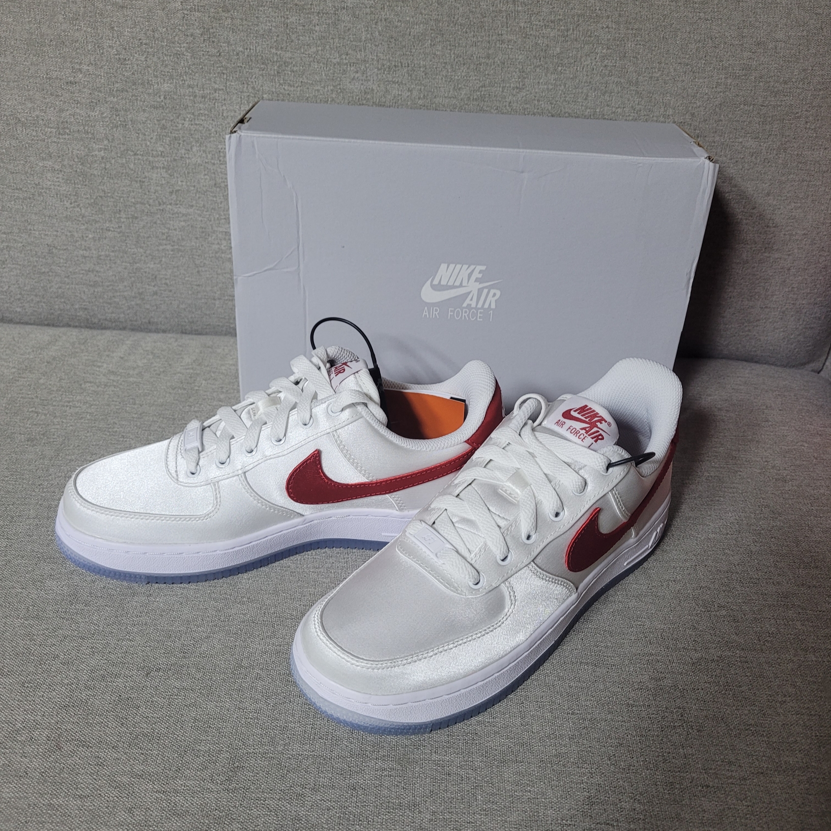 (W) Nike Air Force 1 '07 Essential White Varsity Red 착용 스타일