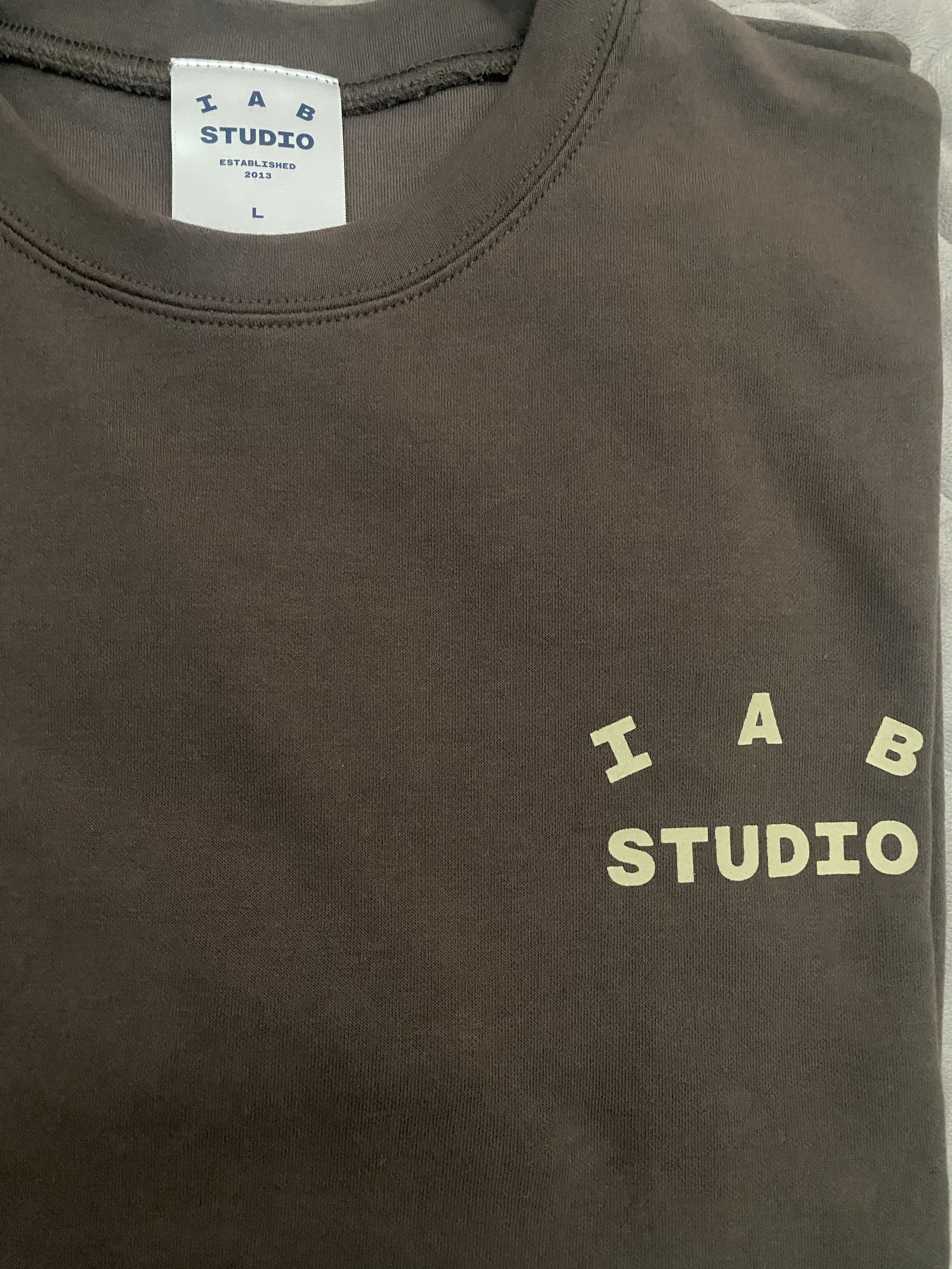 IAB Studio Long Sleeve Choco Cream 착용 스타일 - 2