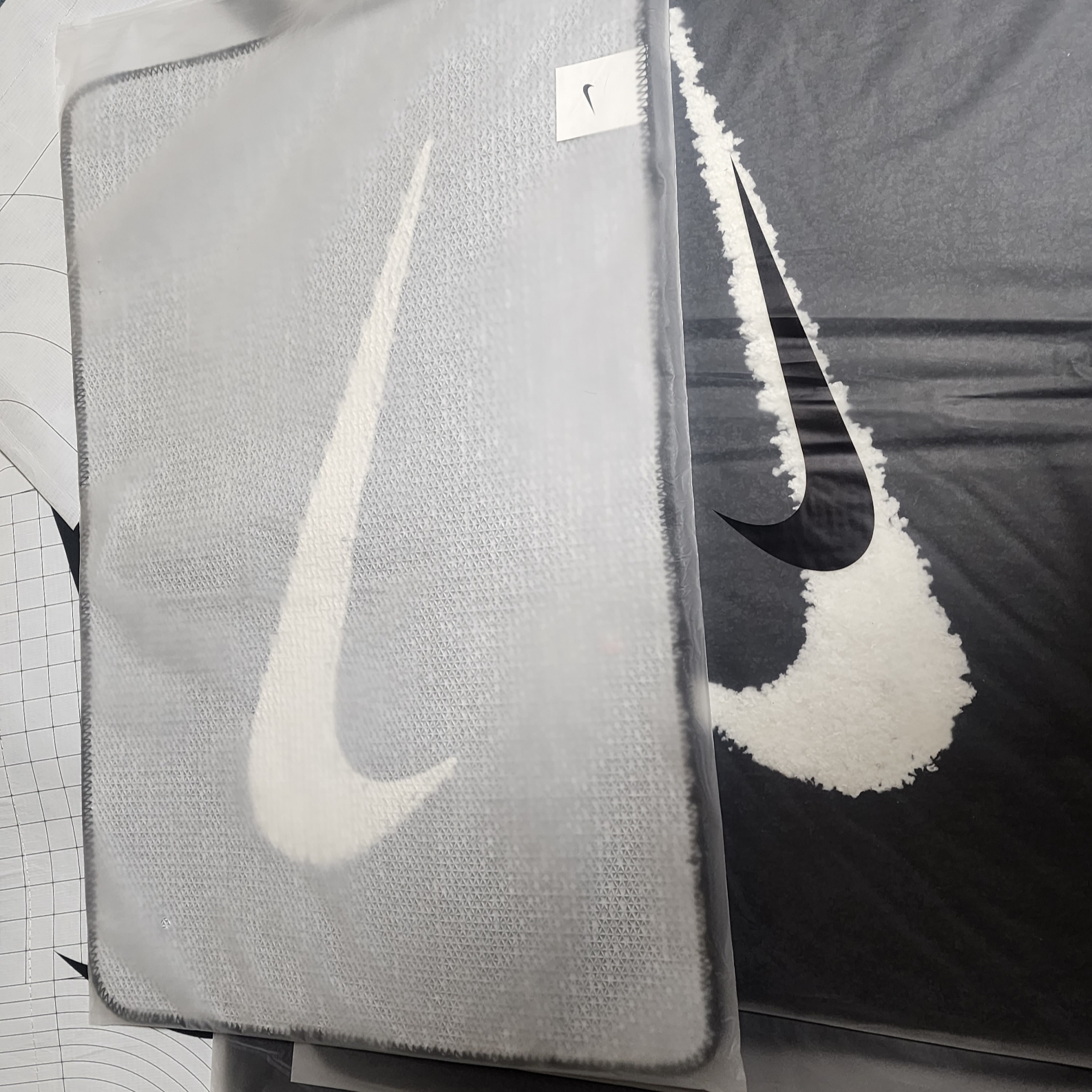 Nike Swoosh Rug Black White 착용 스타일 - 1