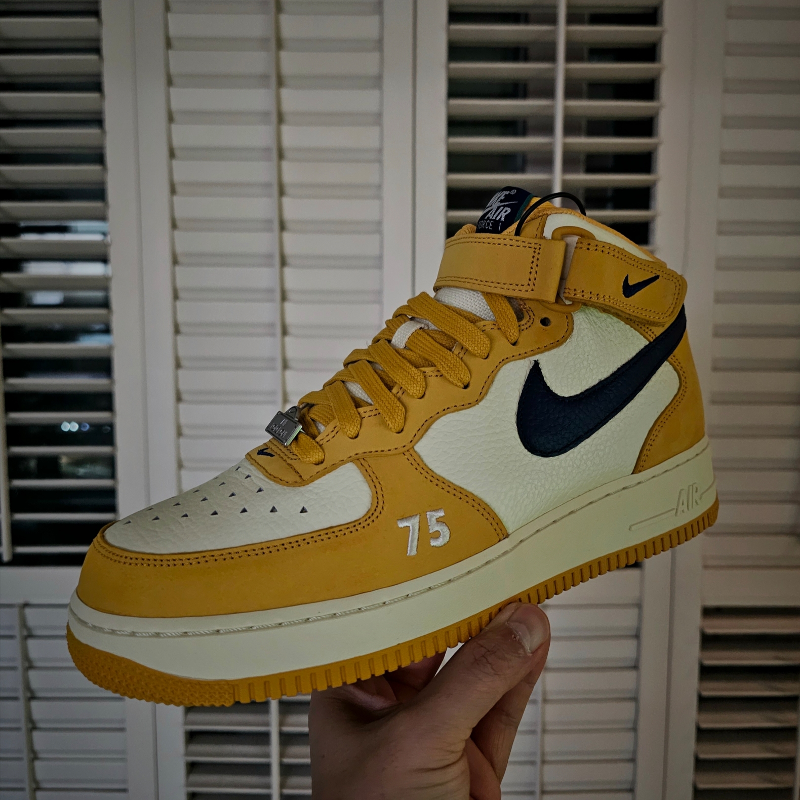 Nike Air Force 1 Mid Paris 착용 스타일 - 6