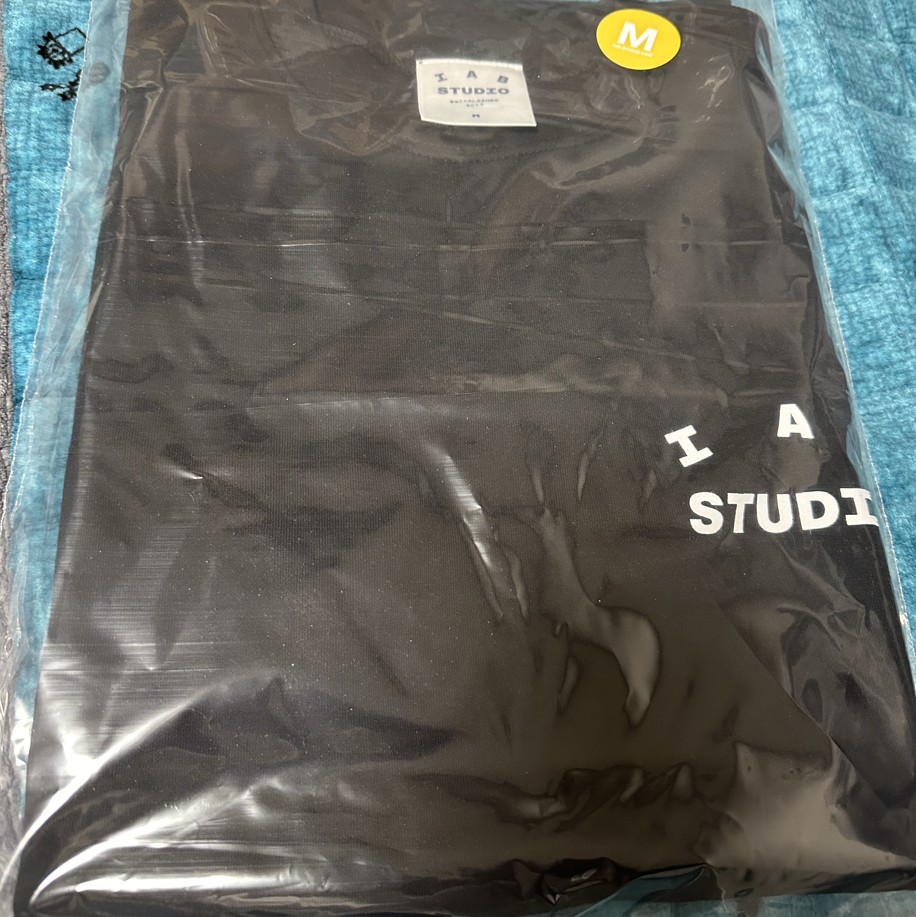 IAB Studio T-Shirt Black White 착용 스타일
