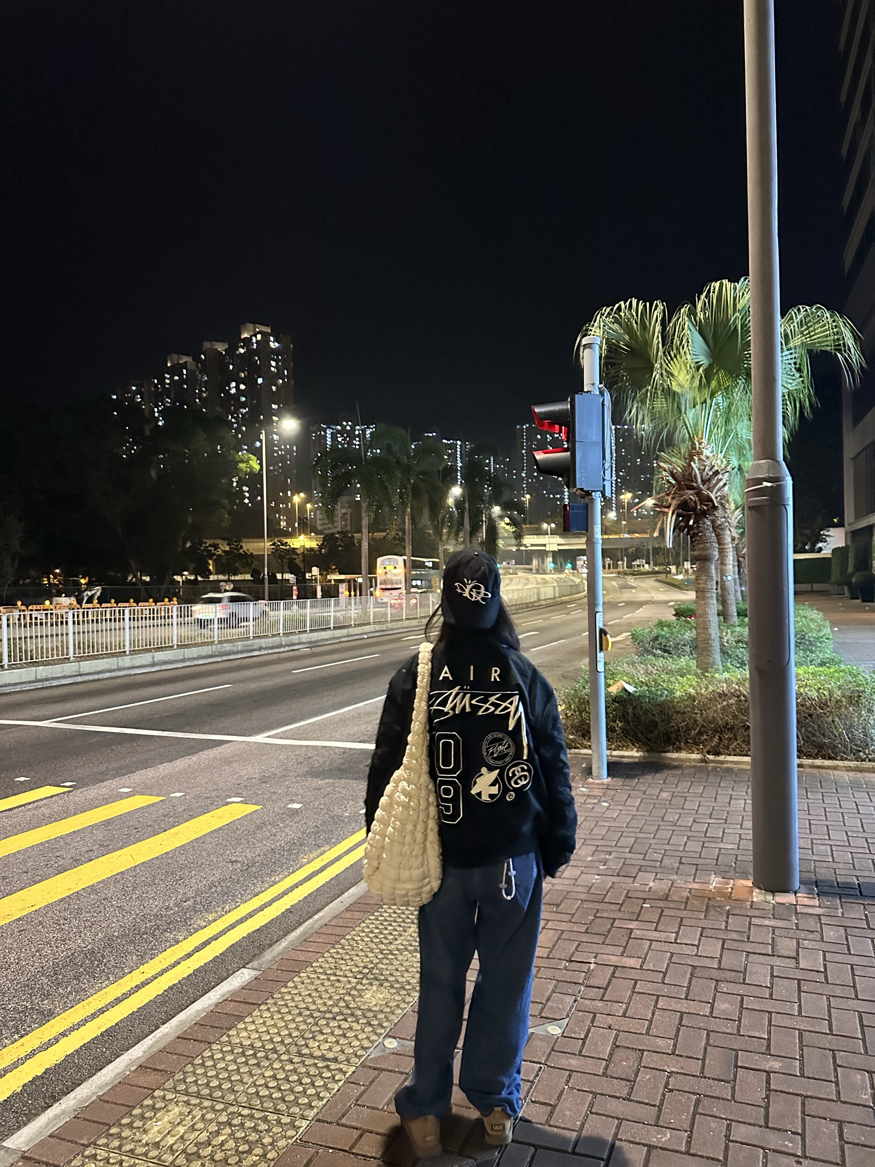 COS Quilted Oversized Shoulder Bag Off White Light Beige, Nike x Stussy Reversible Jacket Black (FJ9153-010) 착용 스타일