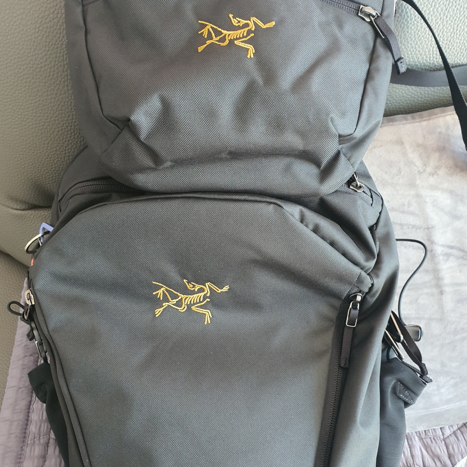 Arc'teryx Mantis 2 Waistpack 24K Black, Arc'teryx Mantis 26 Backpack Black 착용 스타일