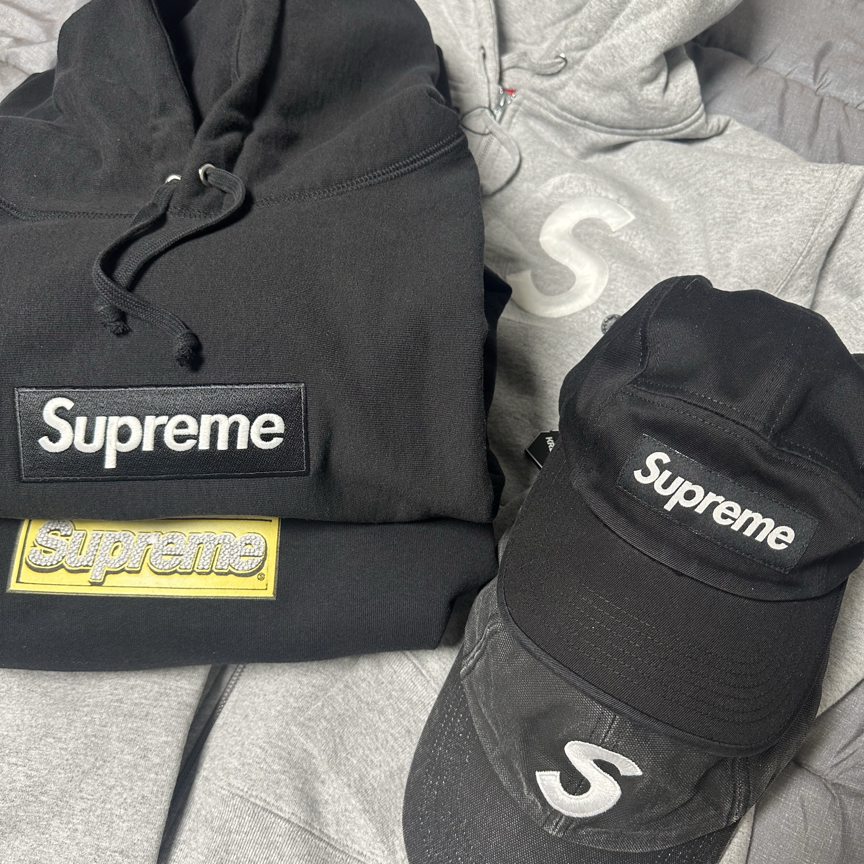Supreme Box Logo Hooded Sweatshirt Black - 23FW, Supreme S Logo Zip Up Hooded Sweatshirt Heather Grey - 23FW 착용 스타일