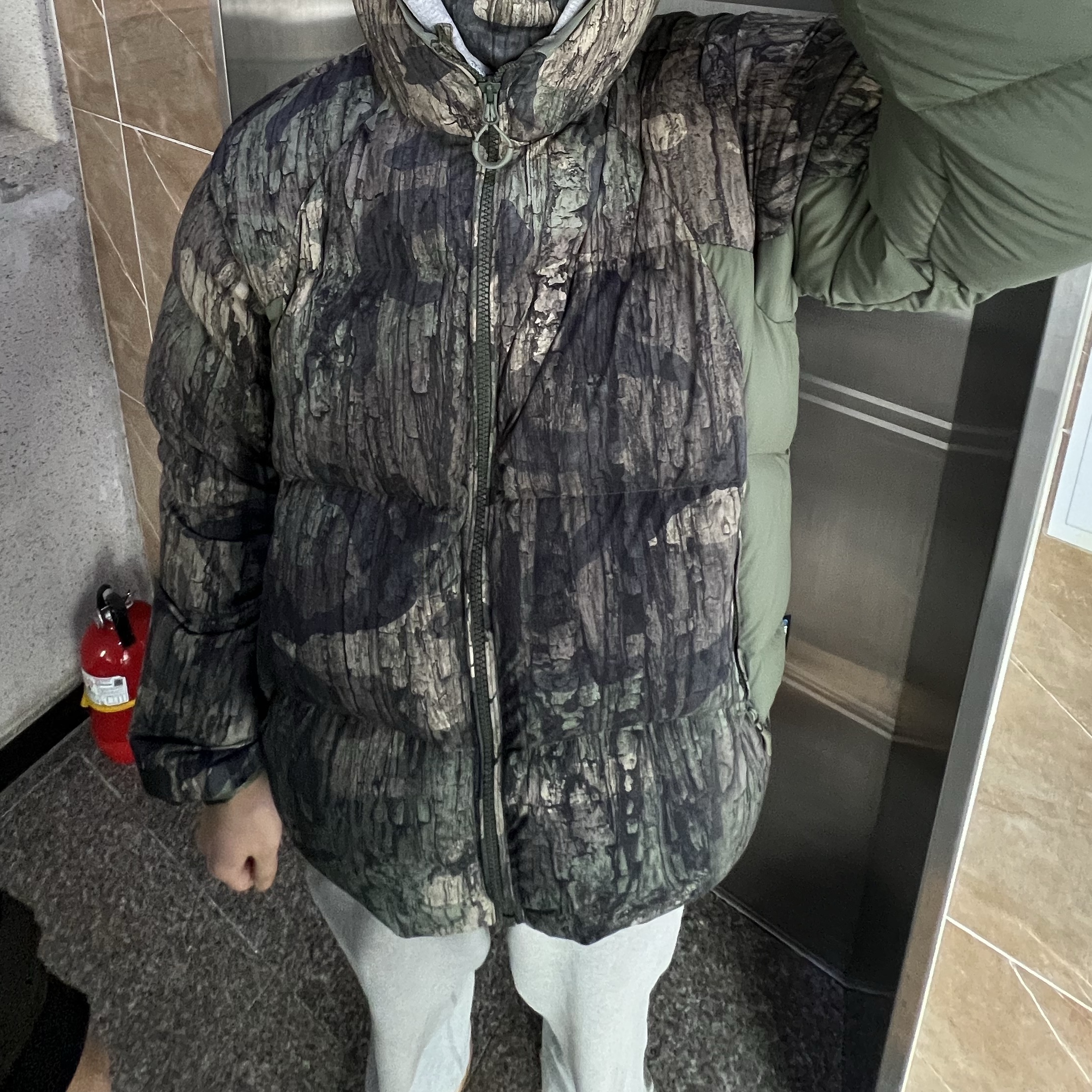 Palace Pertex Matte Balaclava Puffa Deep Forest - 23FW 착용 스타일