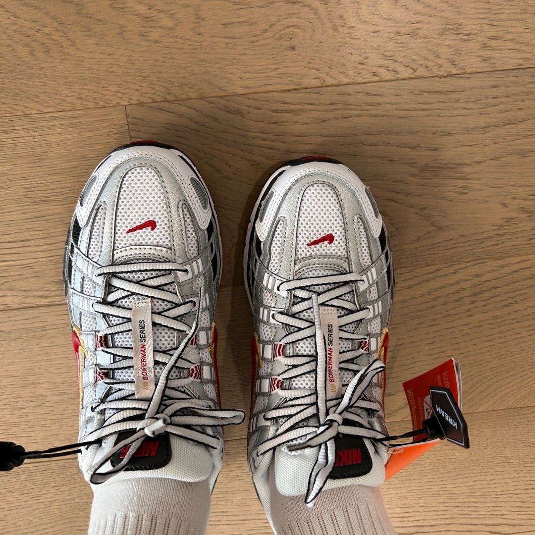 (W) Nike P-6000 Metallic Silver Red 착용 스타일 - 2