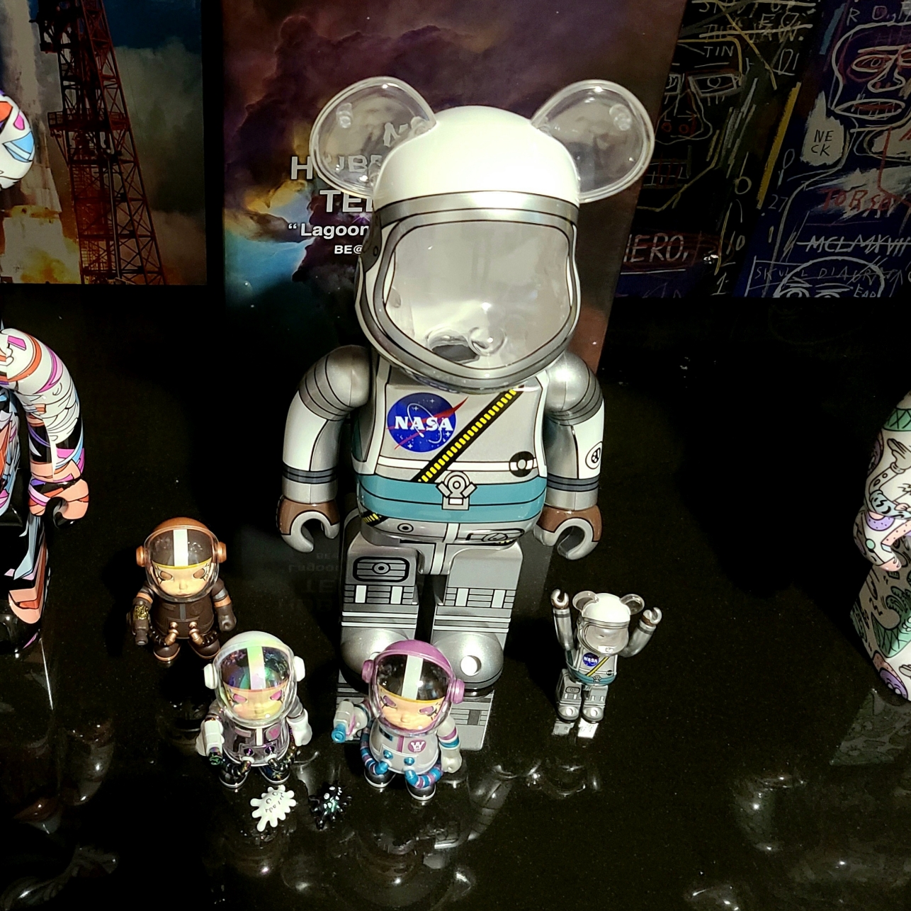 Bearbrick Project Mercury Astronaut 100% & 400% Set, Pop Mart Mega Space Molly Series 1 Sealed Case 100% (9 Blind Boxes) 착용 스타일
