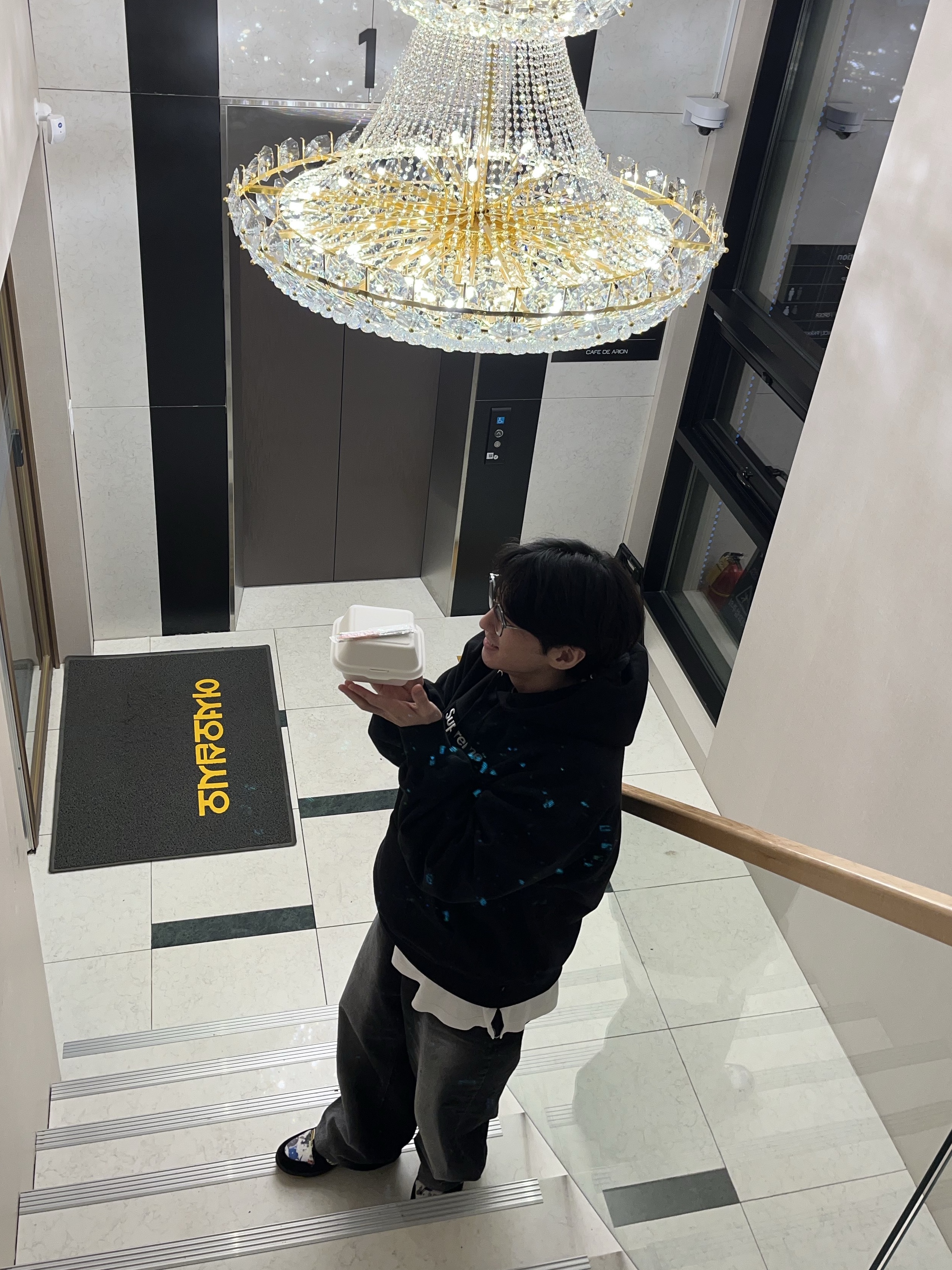 Supreme Box Logo Hooded Sweatshirt Black - 23FW, Nike x Supreme SB Dunk Low QS Rammellzee Black 착용 스타일