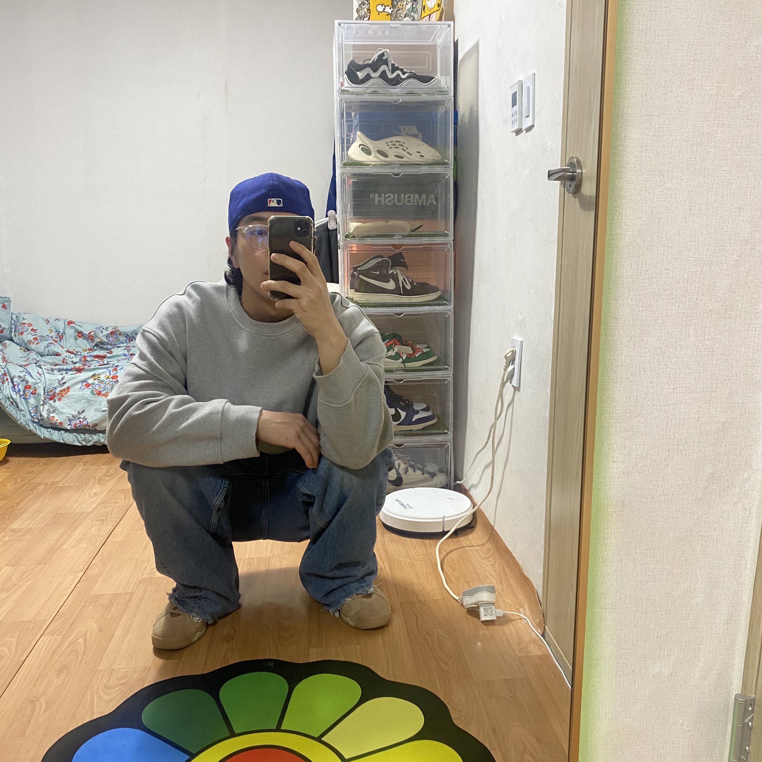Jordan 6 x Travis Scott Retro SP British Khaki, Essentials x New Era Classic Collection 59FIFTY Fitted Cap Kansas City Royals 착용 스타일