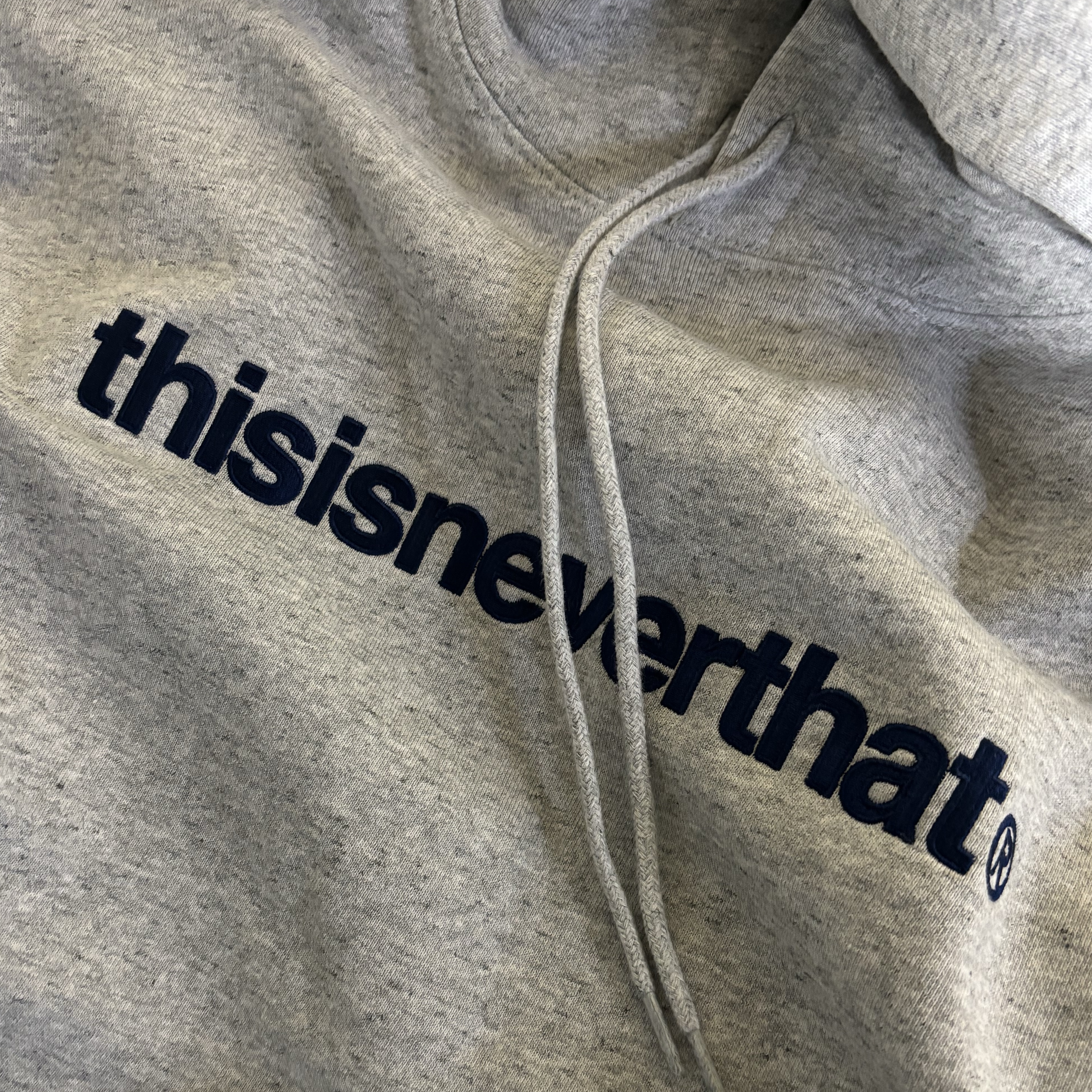Thisisneverthat T-Logo Hoodie Natural, Thisisneverthat T-Logo Hoodie Ultramarine 착용 스타일