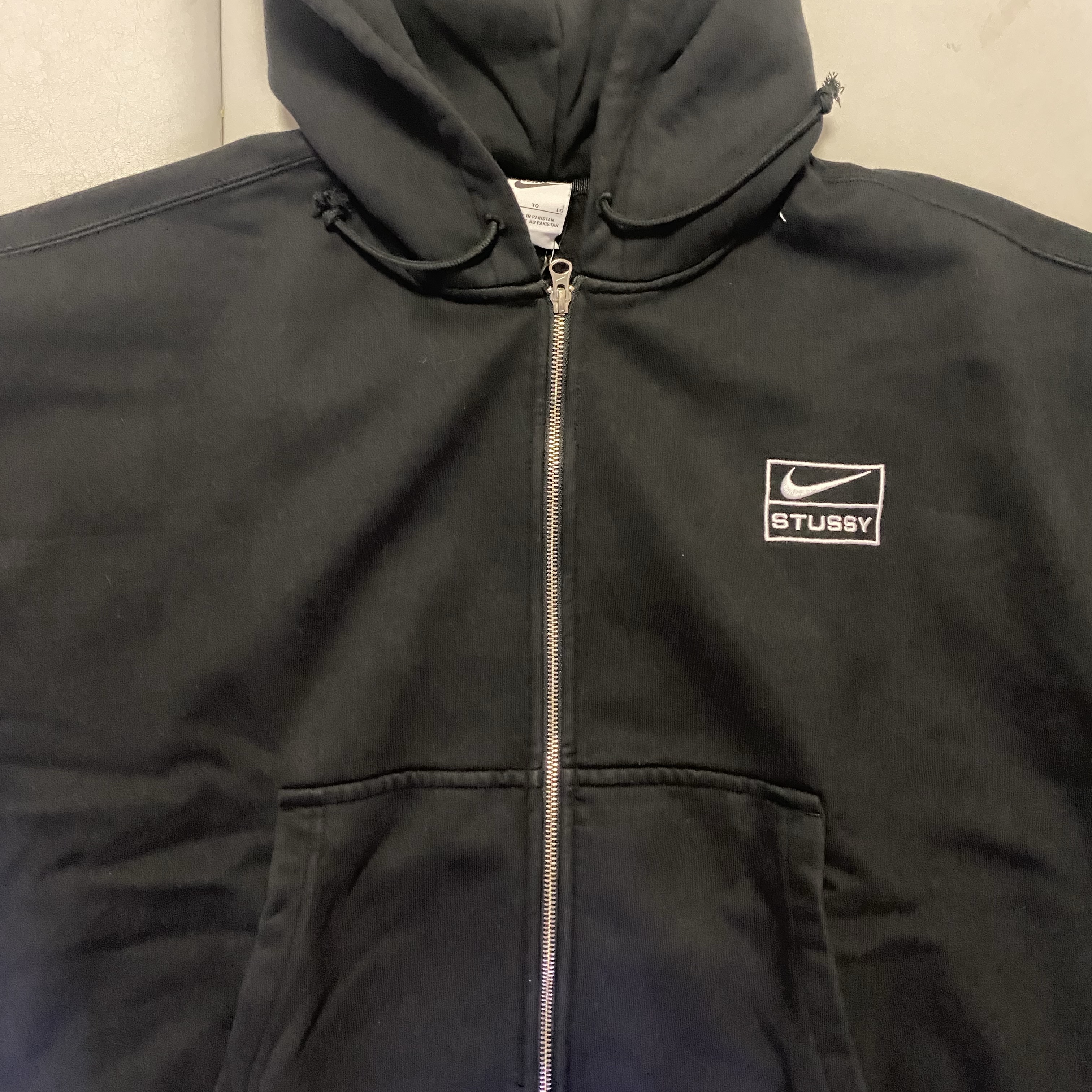 Nike x Stussy Full Zip Washed Fleece Hoodie Black (FJ9175-010) 착용 스타일
