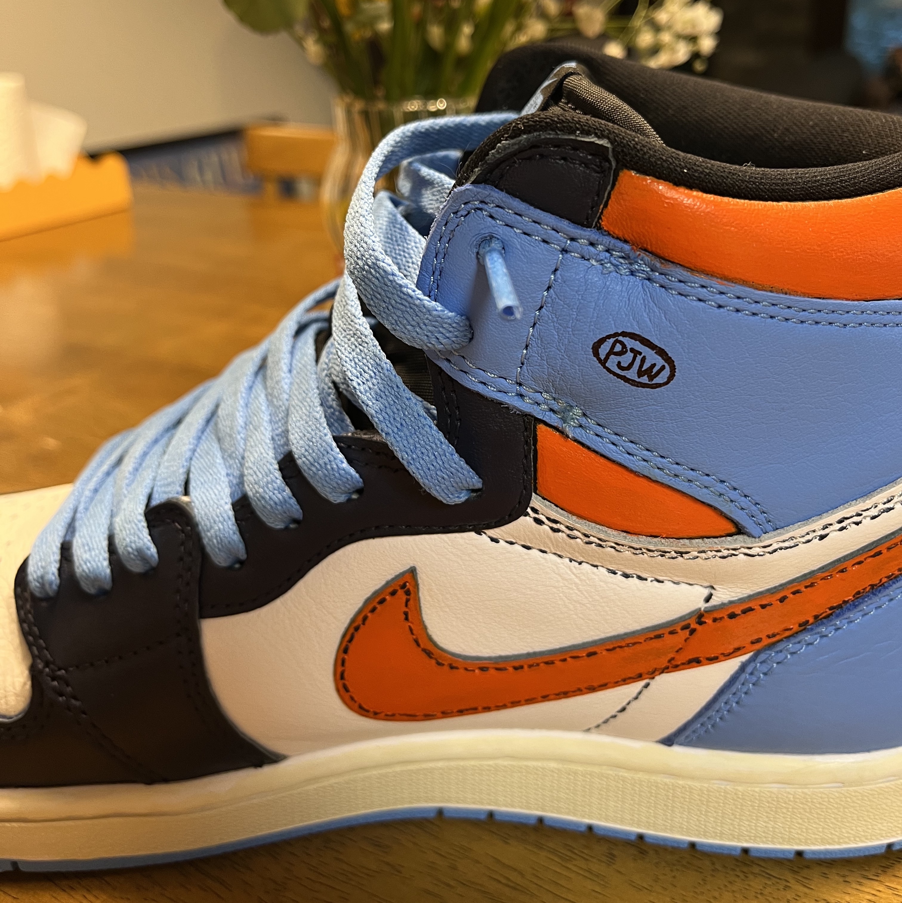 Jordan 1 Retro High OG University Blue 착용 스타일