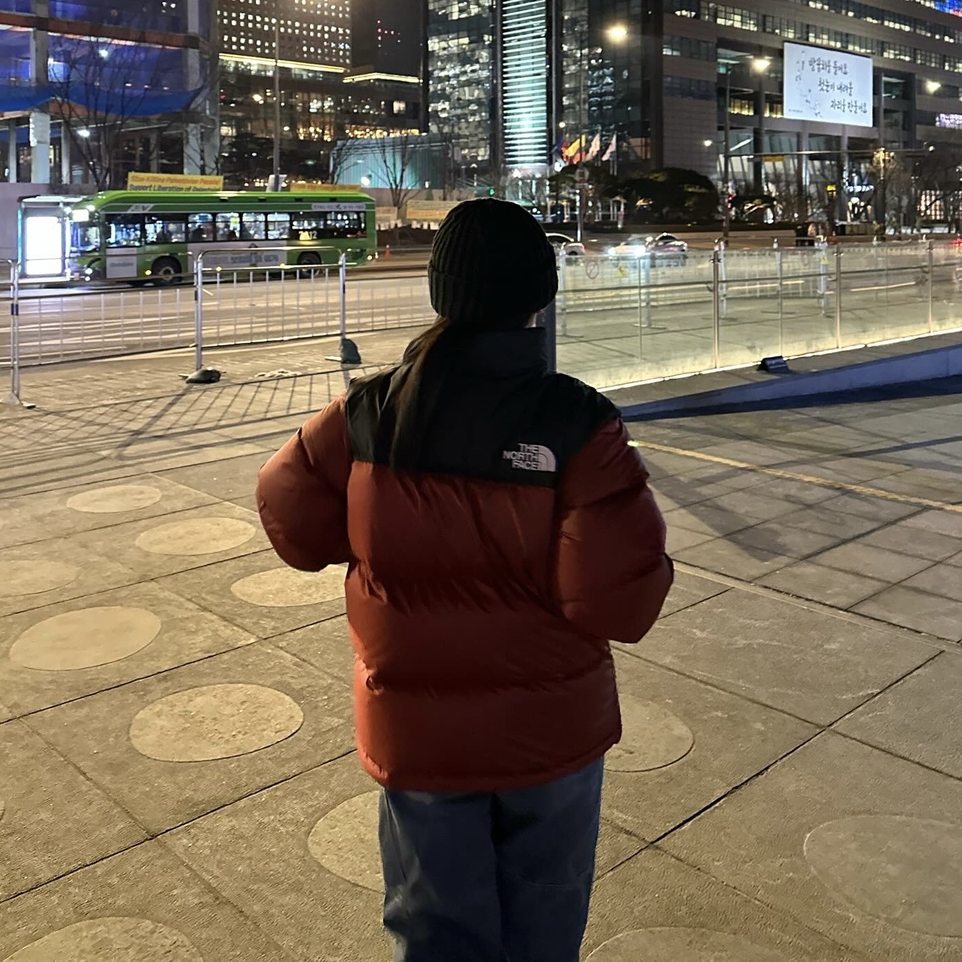 The North Face 1996 Retro Nuptse Jacket Brick House Red, Stussy Mossy Oak Down Puffer Jacket Camo 착용 스타일 - 2