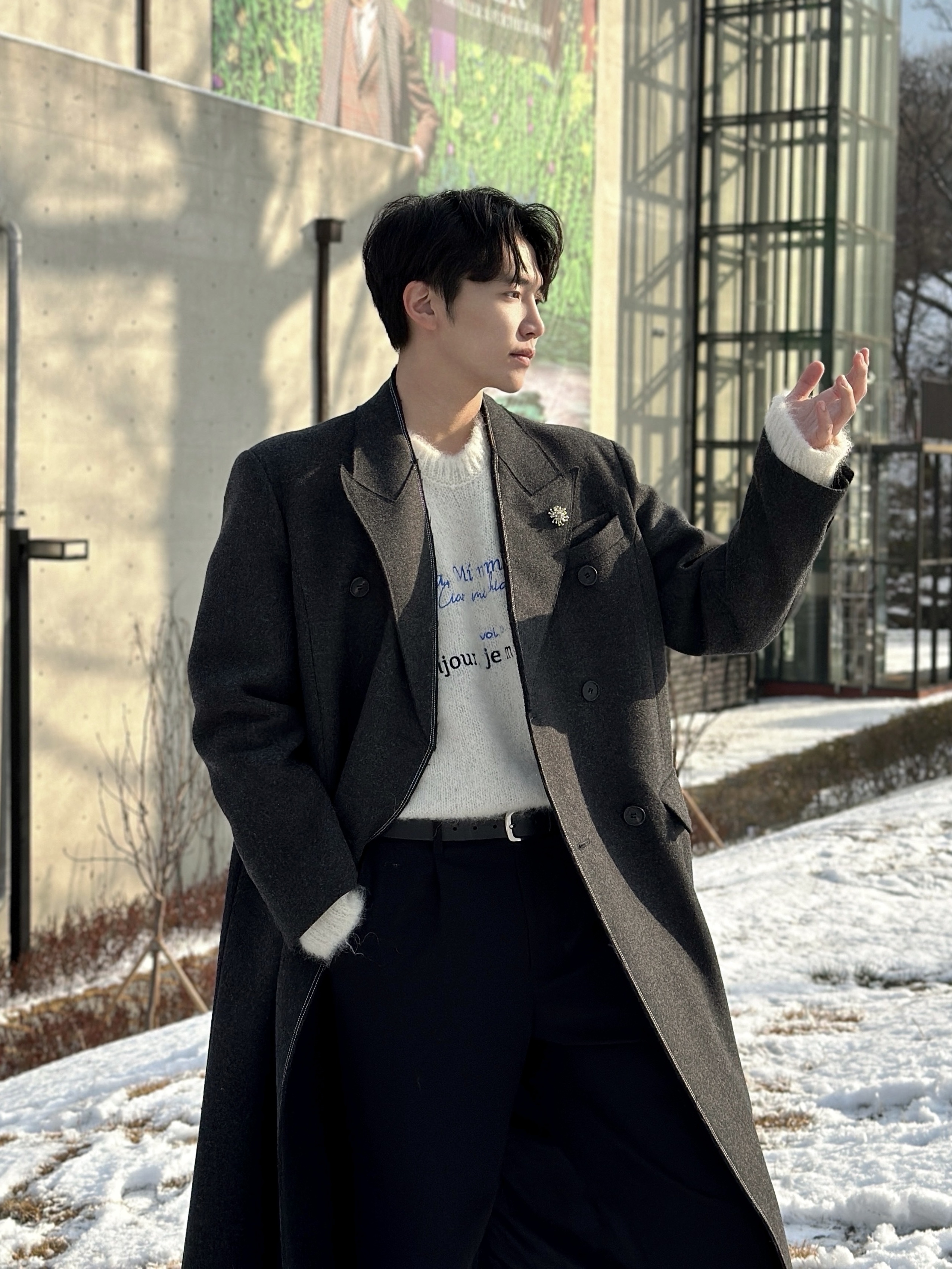 STU Embroidery Mohiar Knit Cream, STU Anther Metal Brooch 착용 스타일 - 2