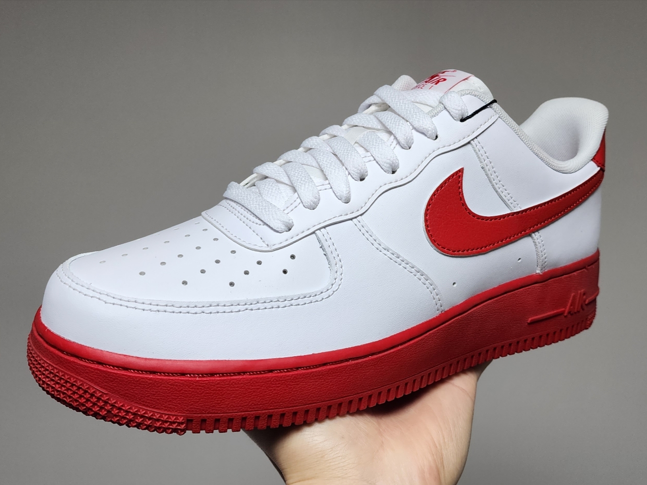 Nike Air Force 1 Low White Red Midsole 착용 스타일