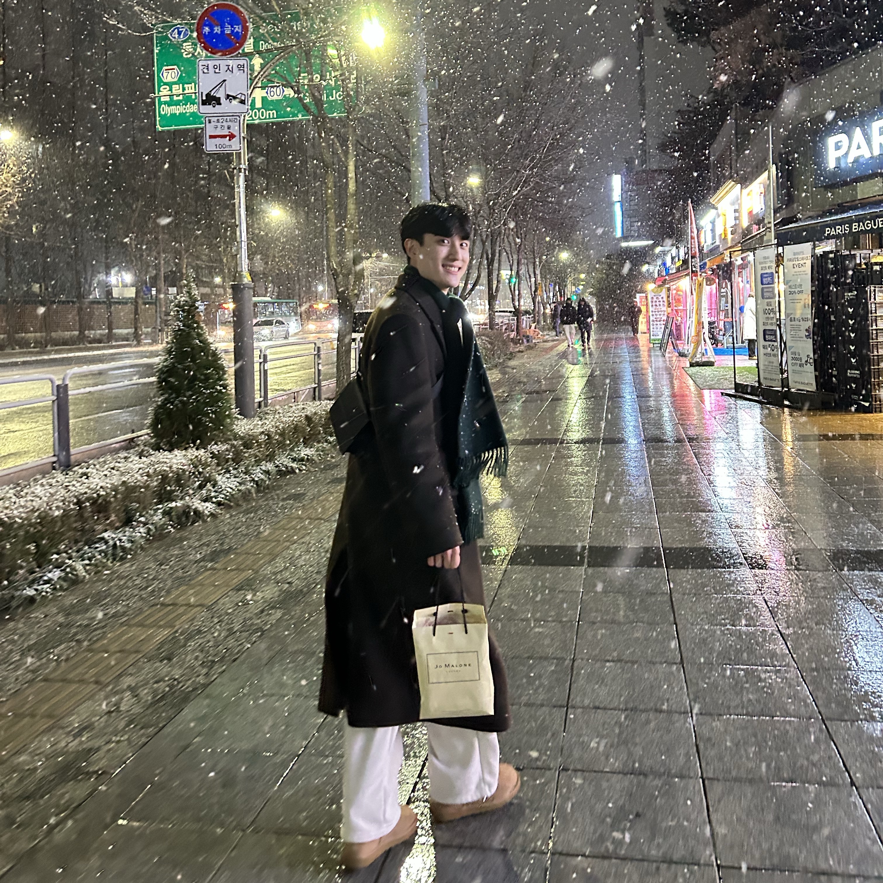 (W) UGG Classic Mini II Boots Chestnut 착용 스타일 - 1