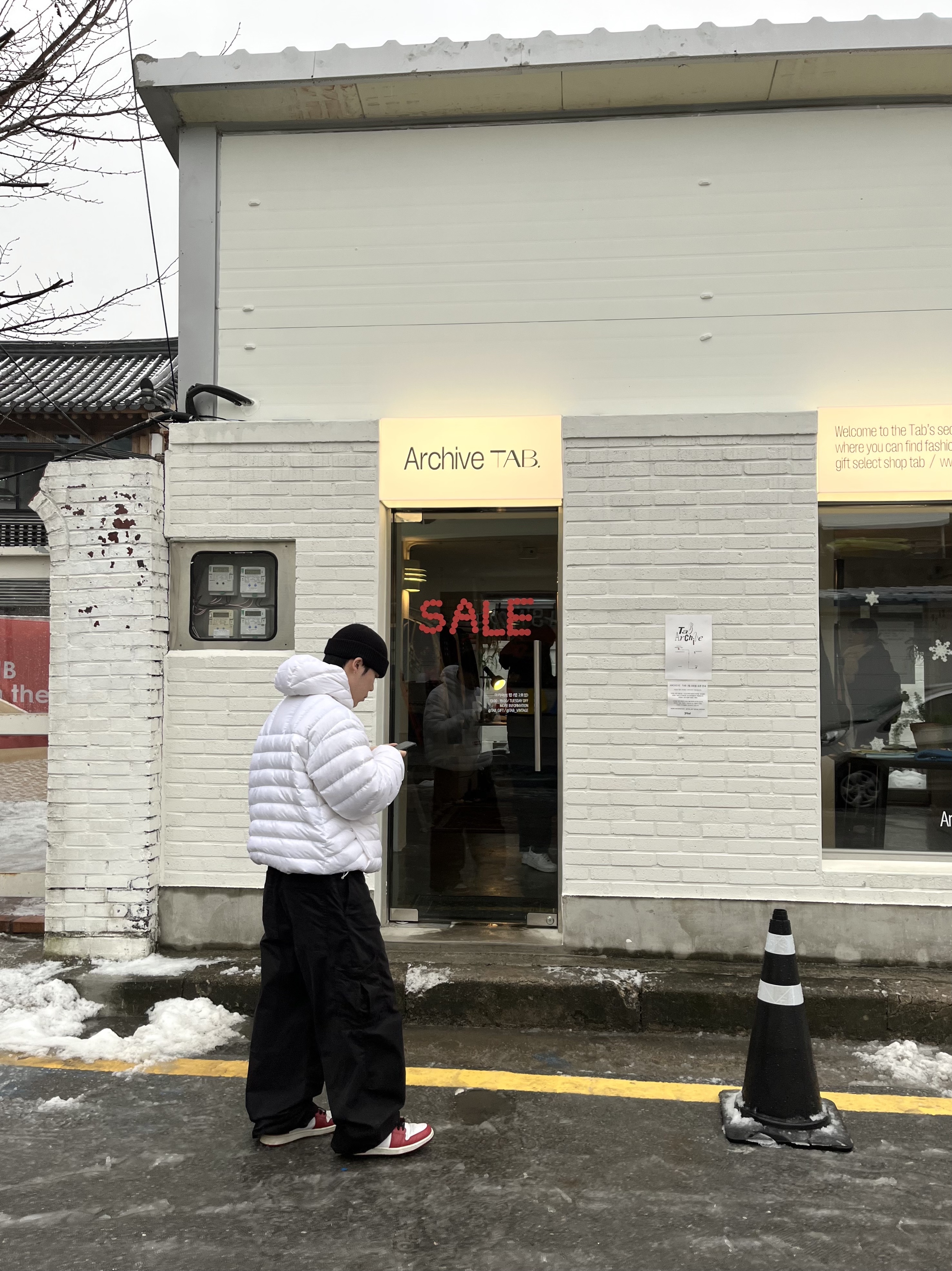 Supreme Micro Down Half Zip Hooded Pullover White - 23FW, Jordan 1 Retro Chicago 2013 착용 스타일 - 1