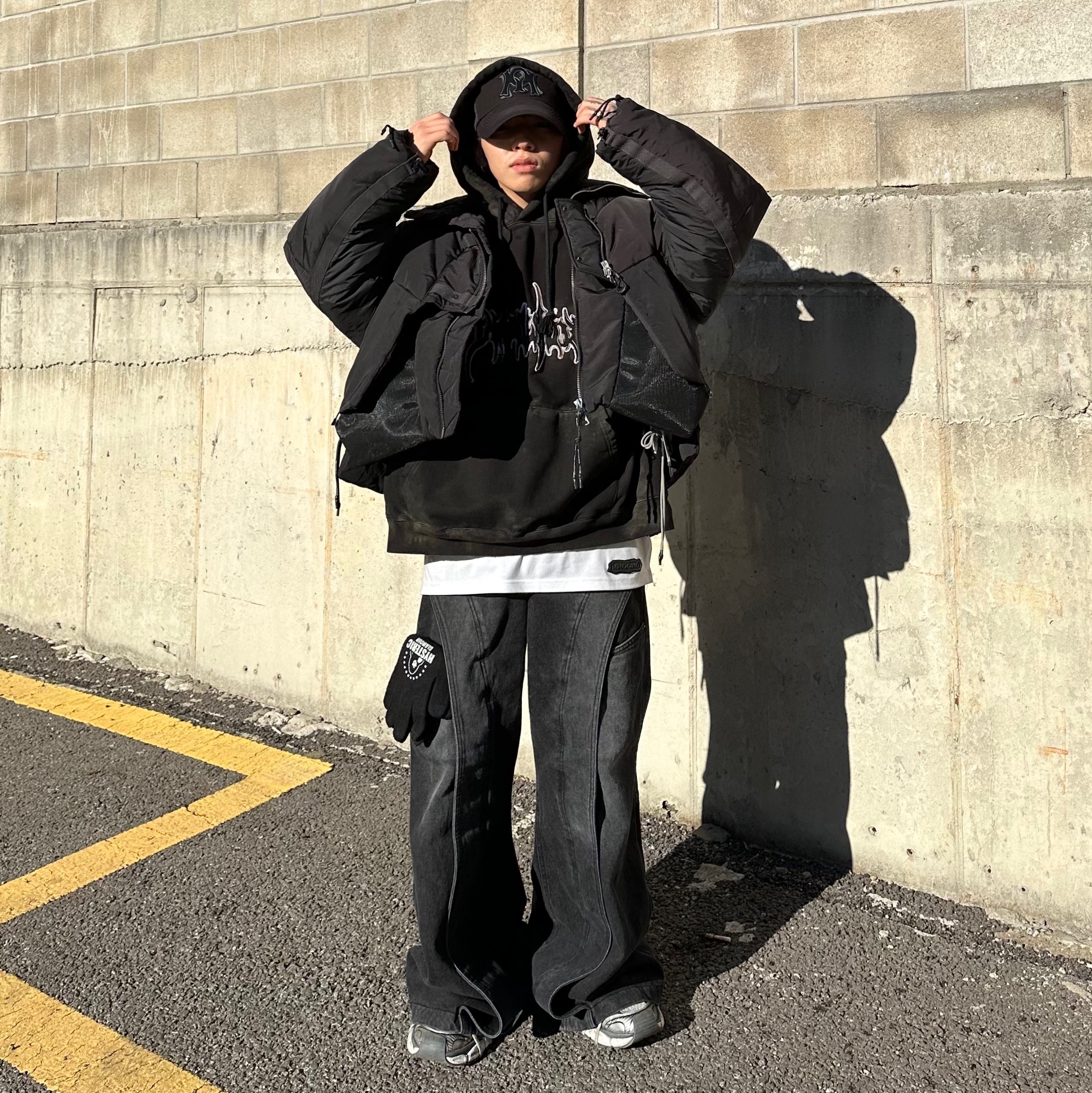 (W) Balenciaga 3XL Sneakers Grey White Red 착용 스타일 - 3