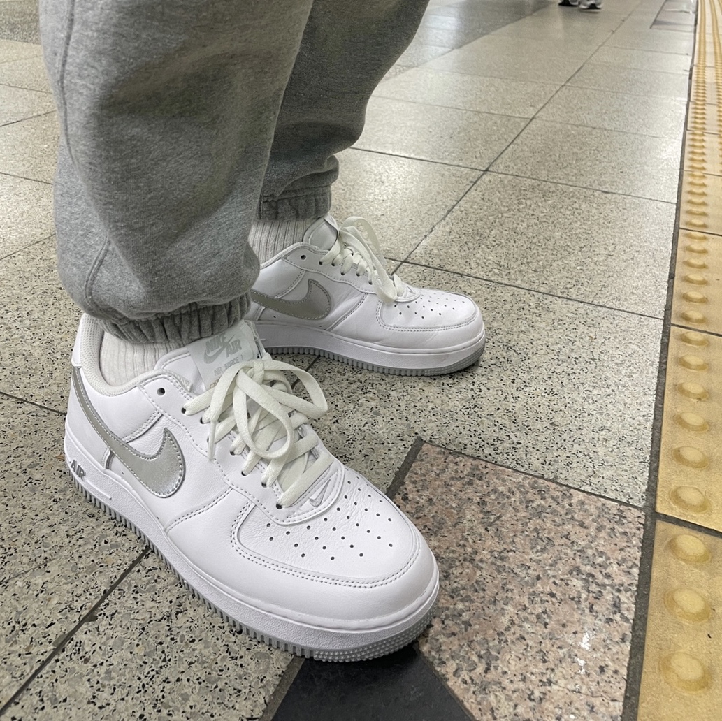 Nike Air Force 1 Low Retro Color of the Month White Metallic Silver 착용 스타일