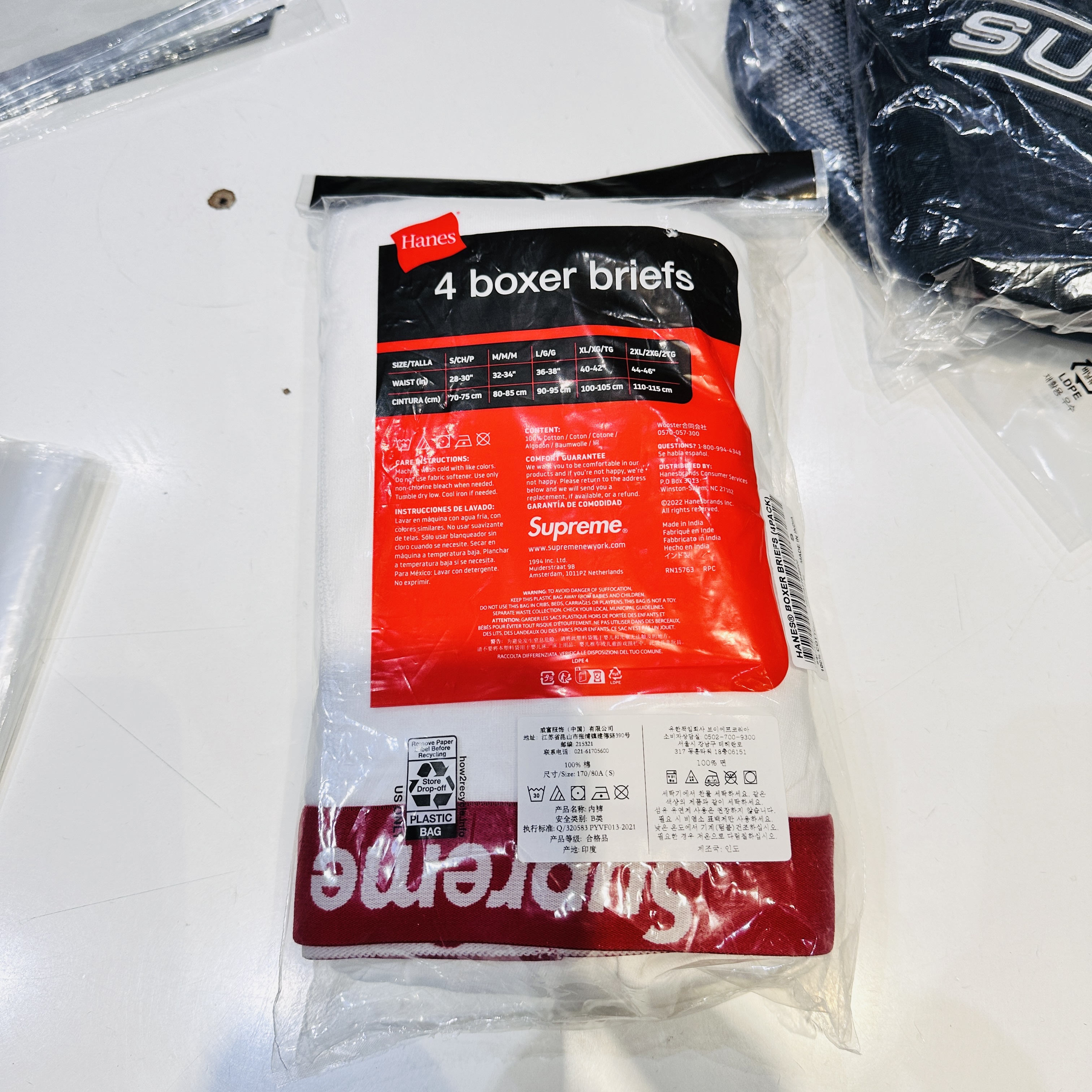 Supreme Hanes Boxer Briefs White (4 Pack) 착용 스타일 - 2