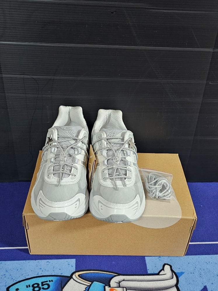 Asics x Atmos x Ojos Gel-1130 RE Glacier Grey Pure Silver 착용 스타일 - 1