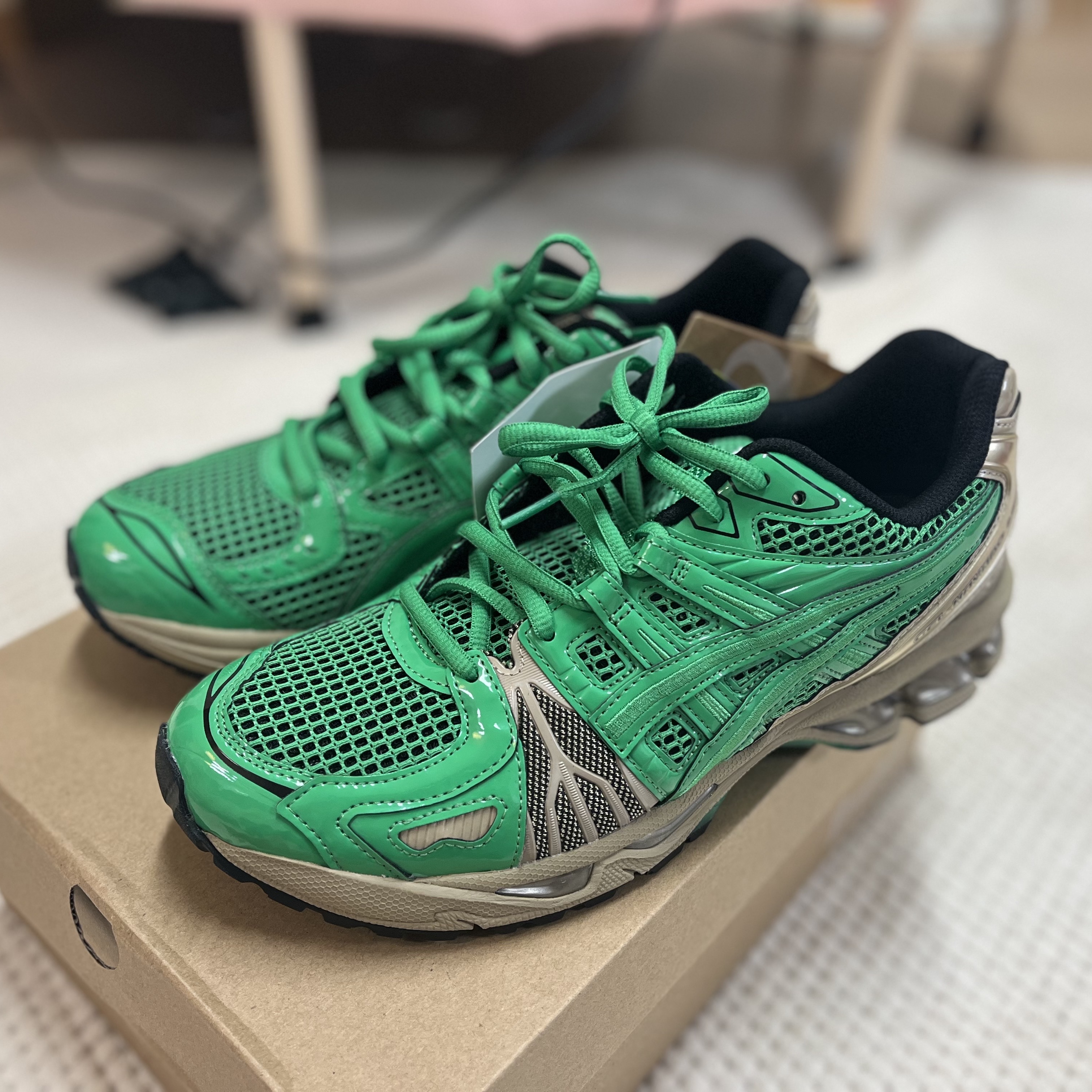 Asics x GmbH Gel-Kayano Legacy Coriander Green Gold 착용 스타일 - 2
