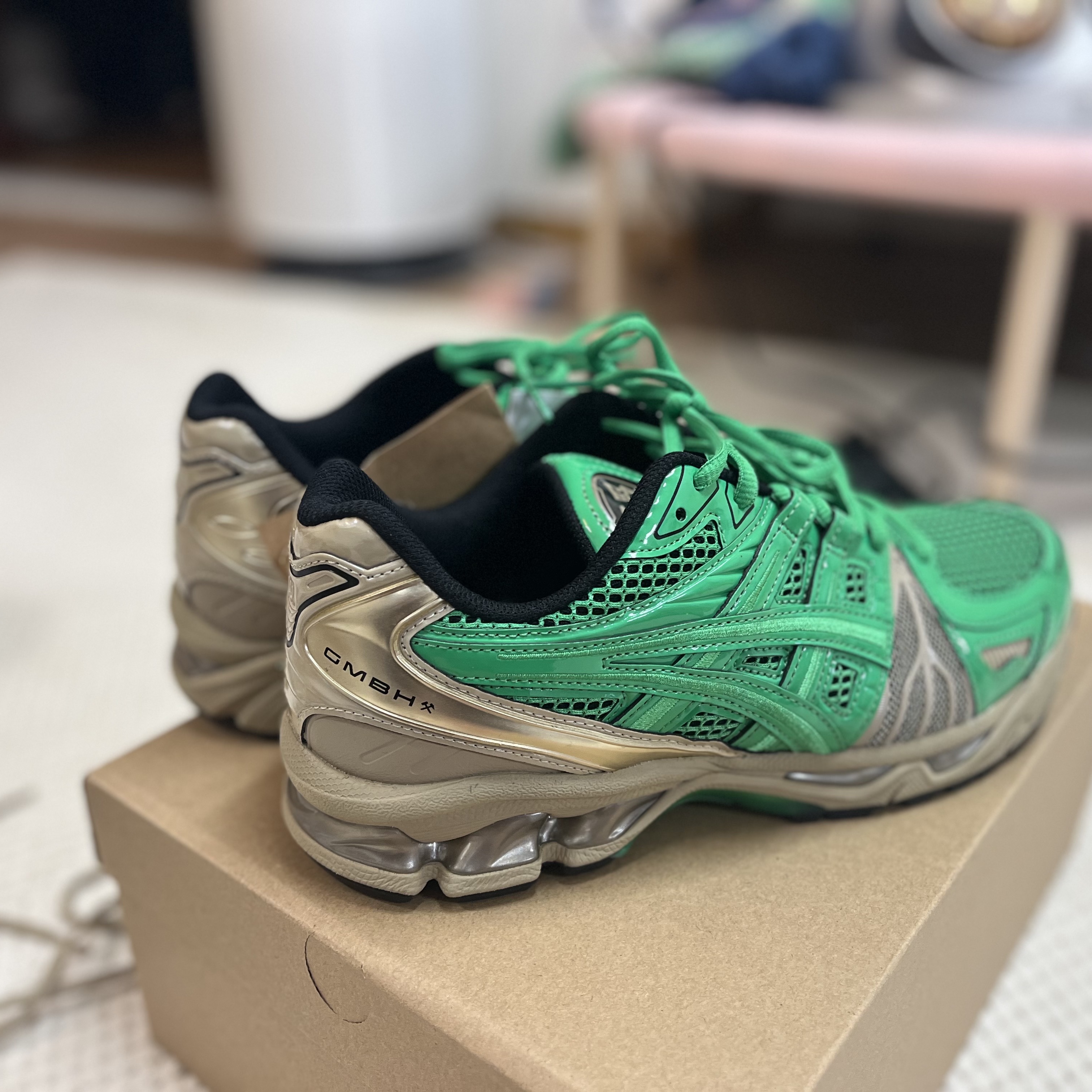 Asics x GmbH Gel-Kayano Legacy Coriander Green Gold 착용 스타일 - 4