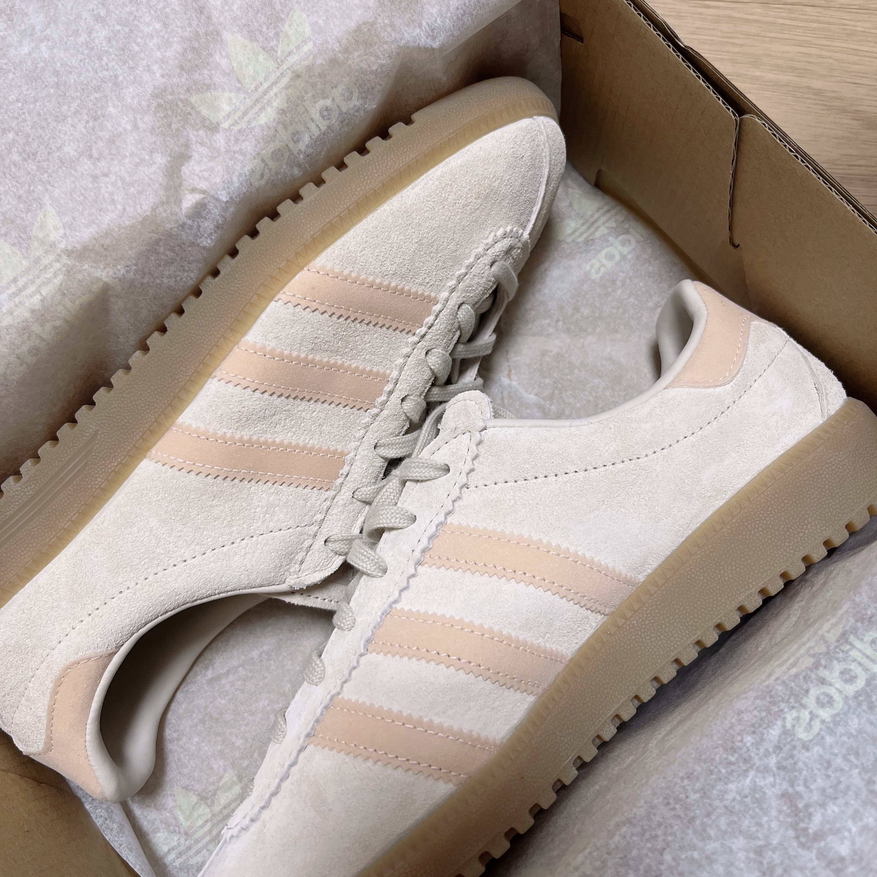 Adidas Bermuda Wonder White 착용 스타일