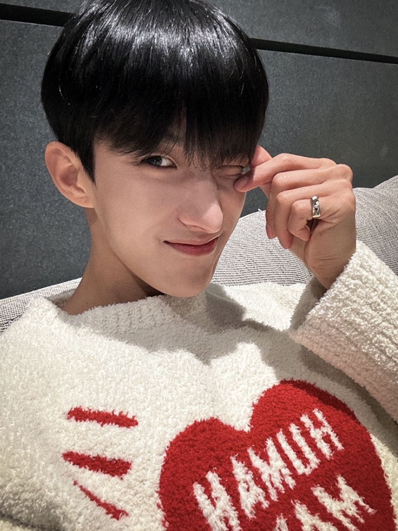 Human Made Cozy Sweatshirt White 착용 스타일 - 3