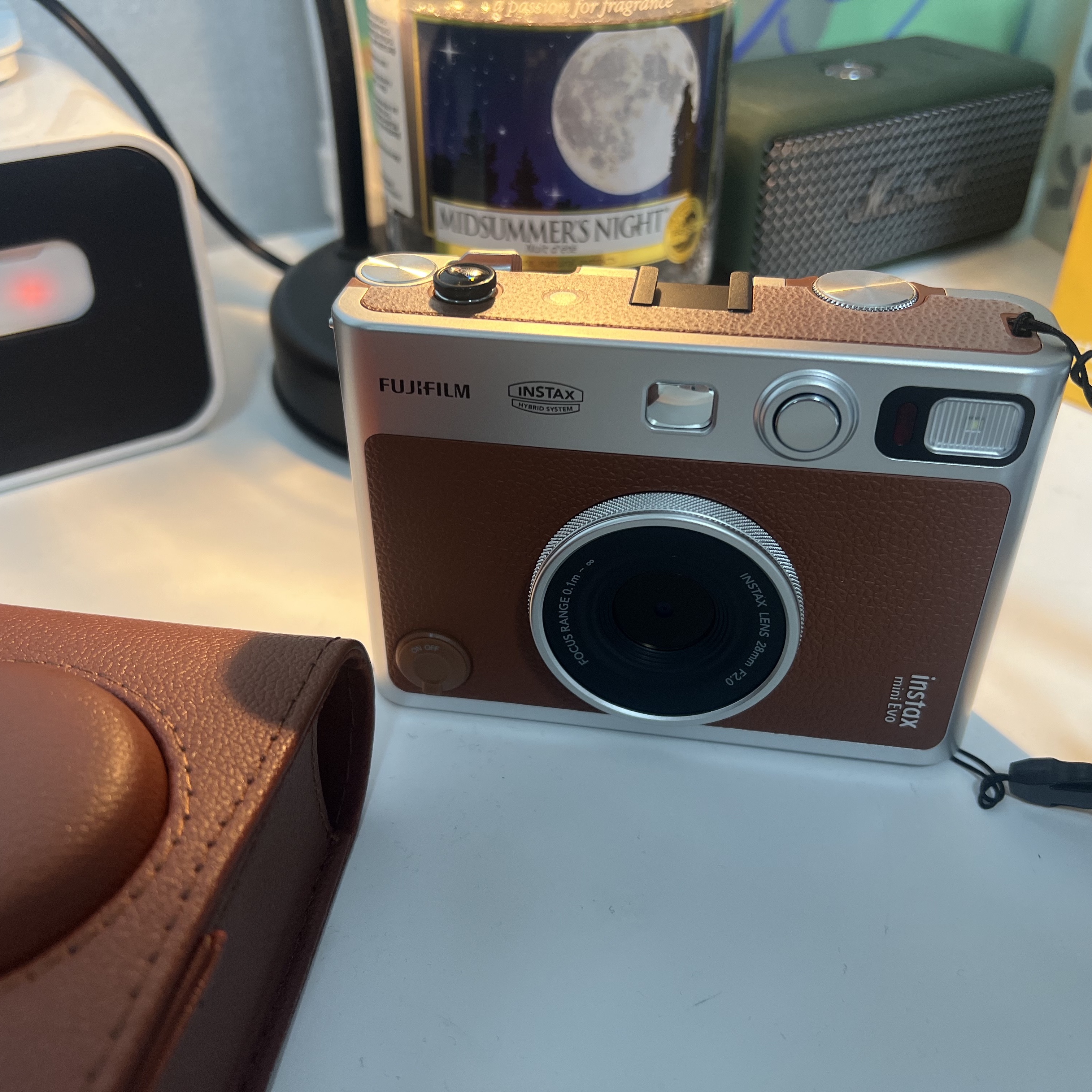 Fujifilm Instax Mini Evo Black Silver USB B Type (Korean Ver.) 착용 스타일