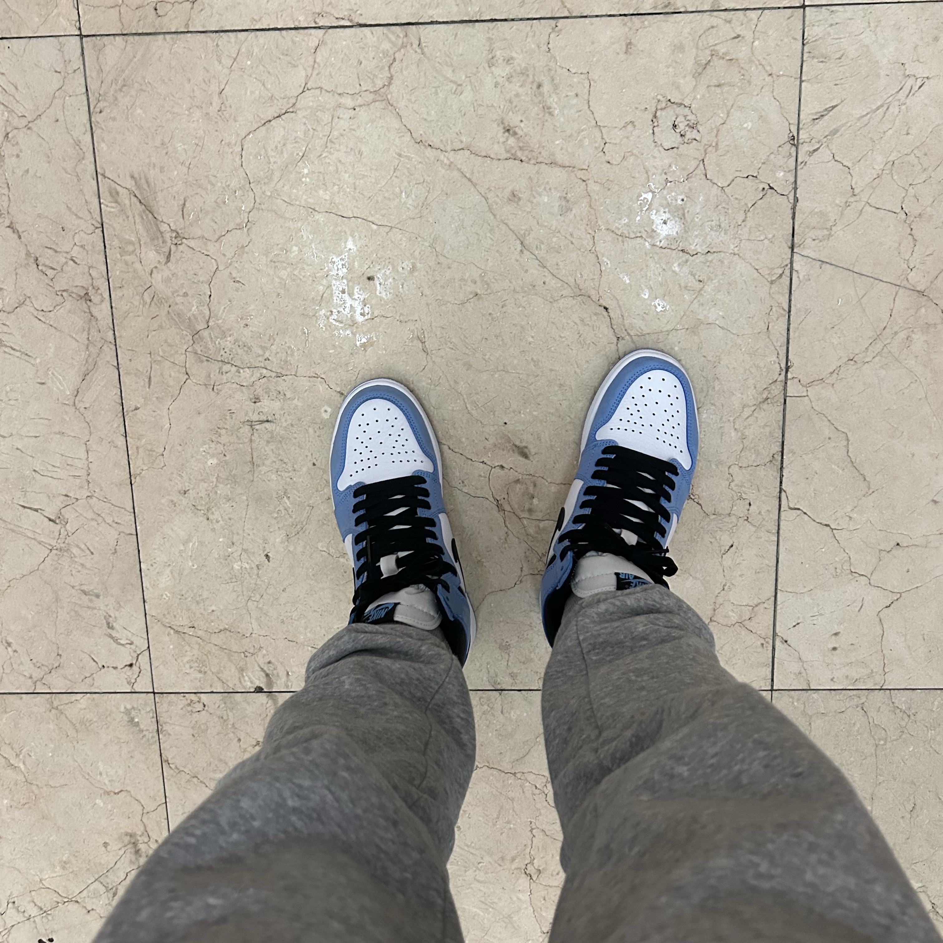Jordan 1 Retro High OG University Blue 착용 스타일