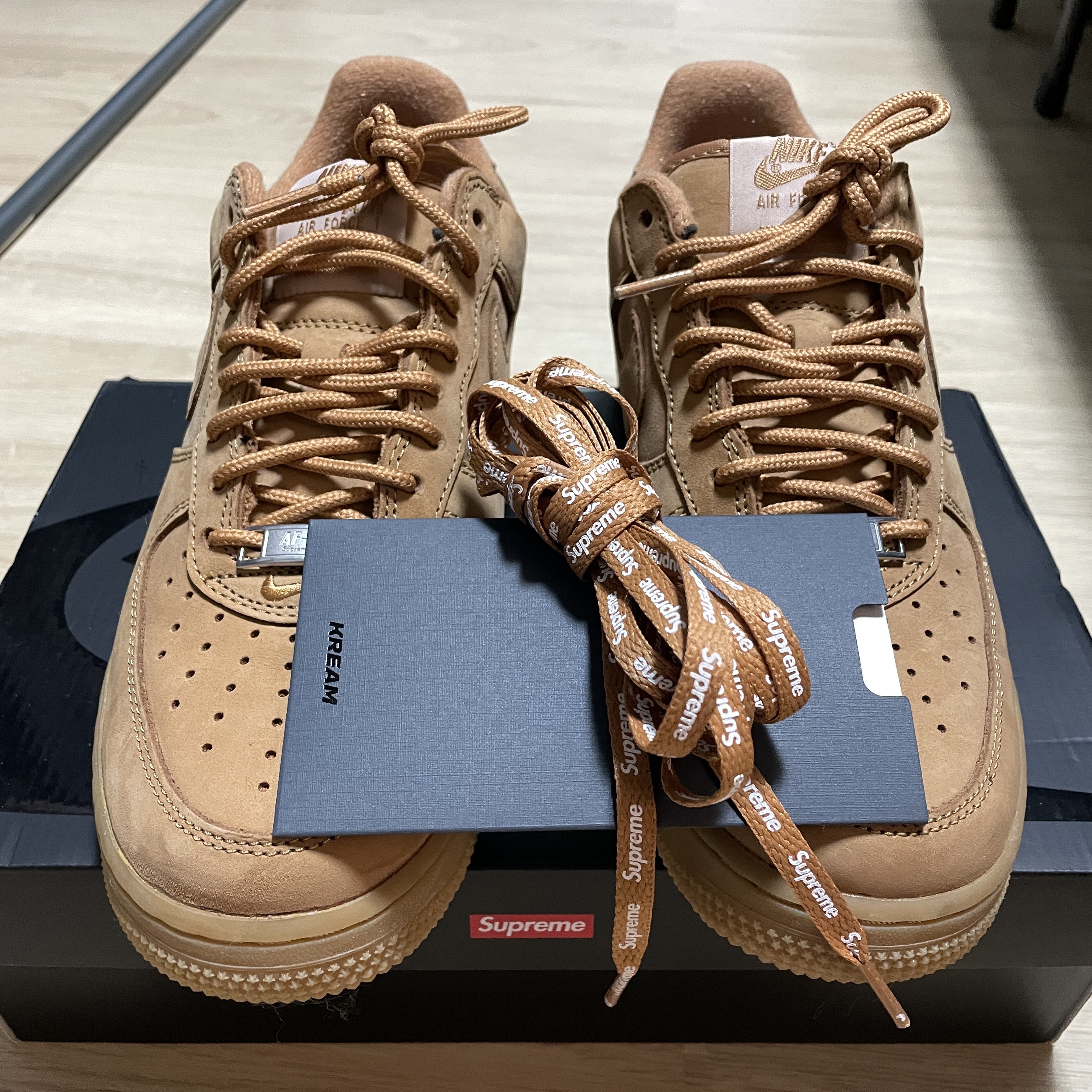 Nike x Supreme Air Force 1 Low Flax 착용 스타일