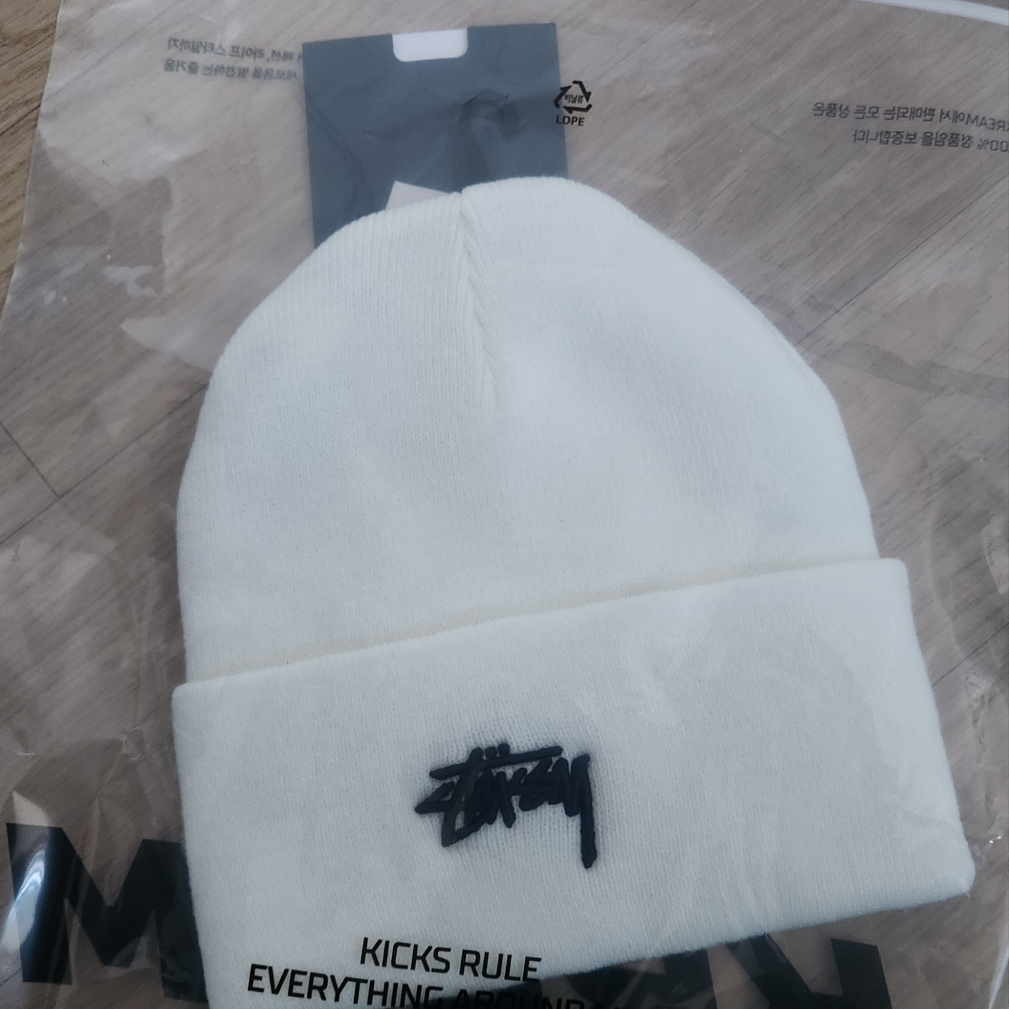 Nike x Stussy NRG Cuffed Beanie Summit White 착용 스타일 - 2