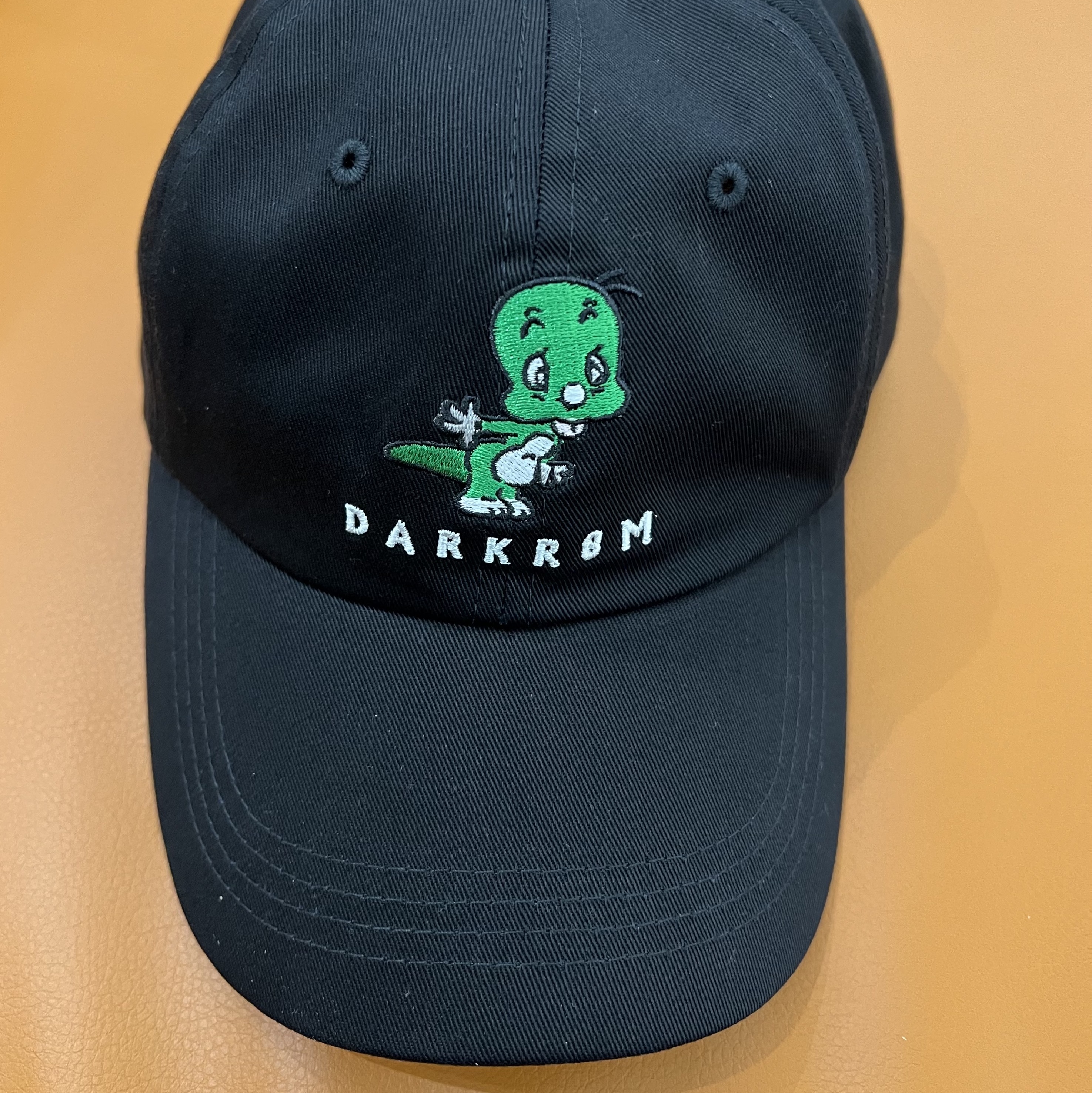 Darkr8m Studio x Dooly Dooly Ball Cap Black 착용 스타일