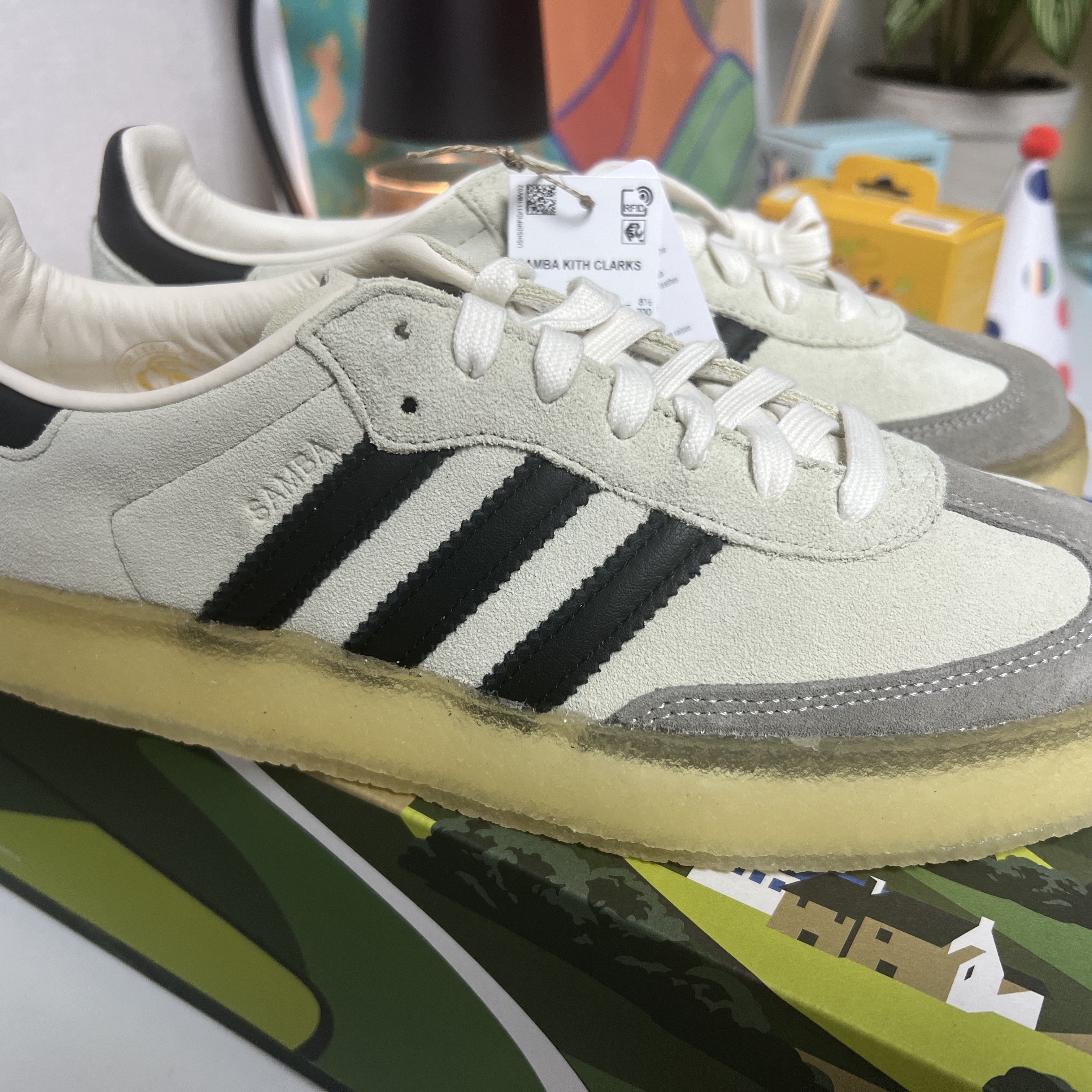 Adidas x Clarks x Ronnie Fieg 8th Street Samba Chalk White Core Black 착용 스타일 - 2