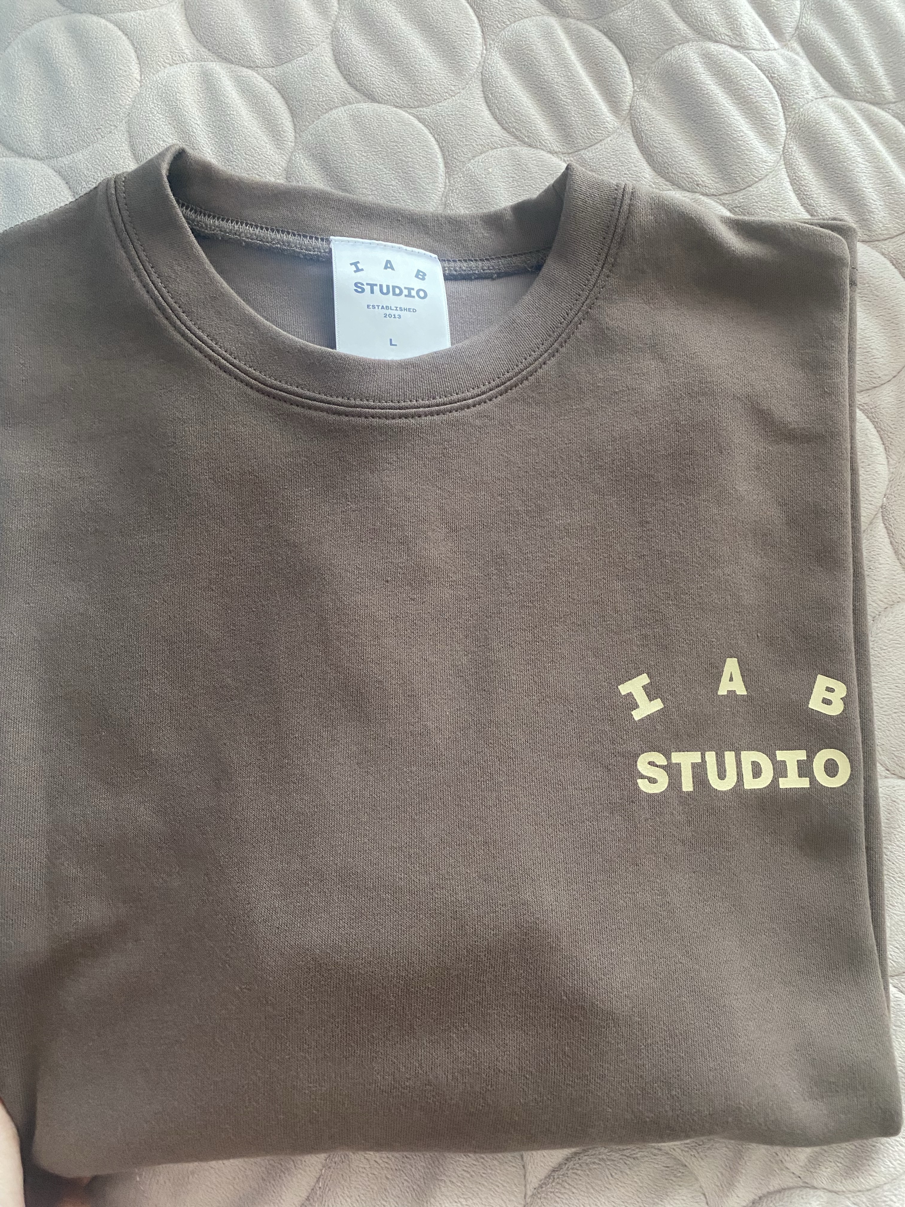 IAB Studio Long Sleeve Choco Cream 착용 스타일 - 1